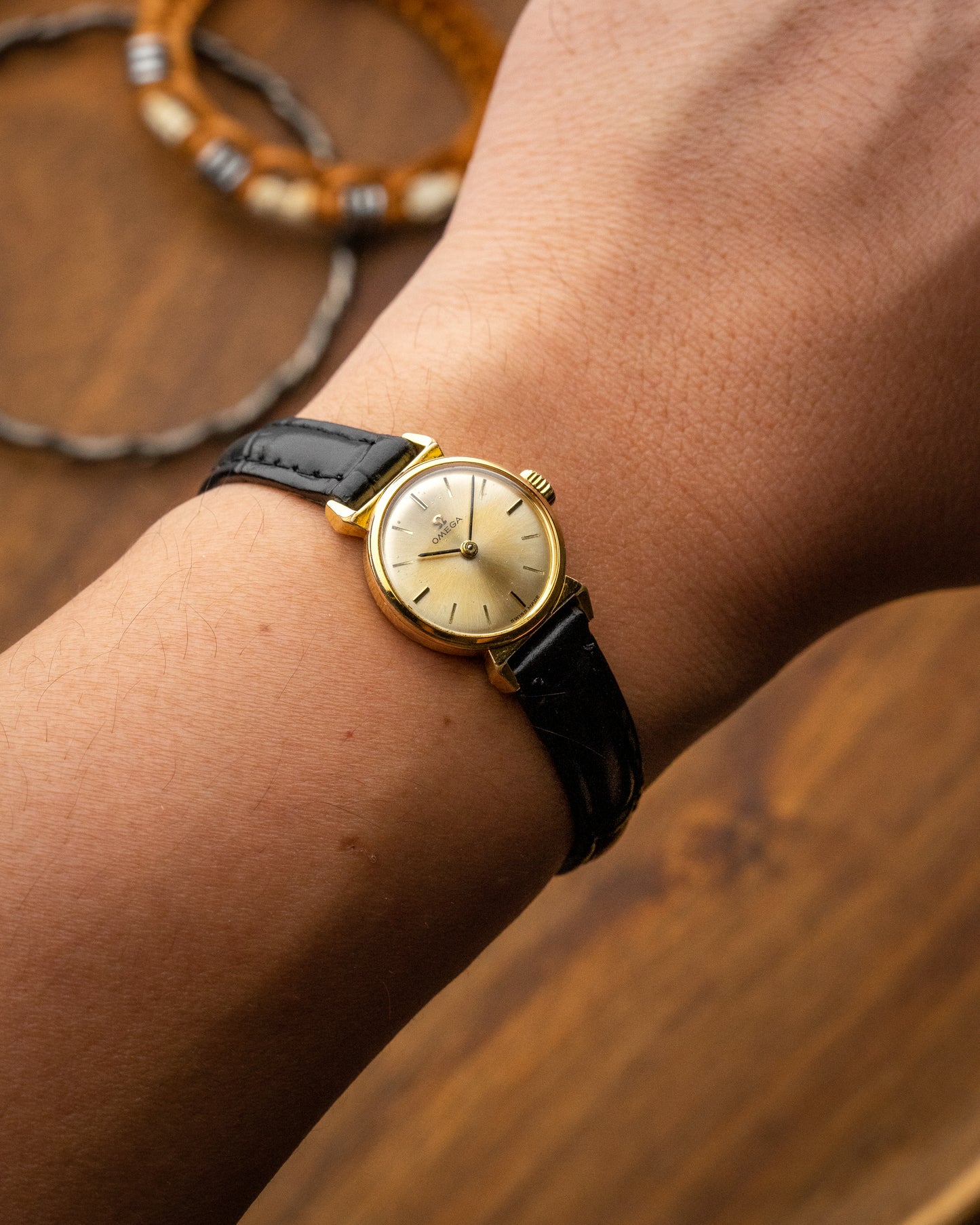 Omega Petite “Cornes de Vache” Gold Ladies Ref. 511.018 (Cal. 620)