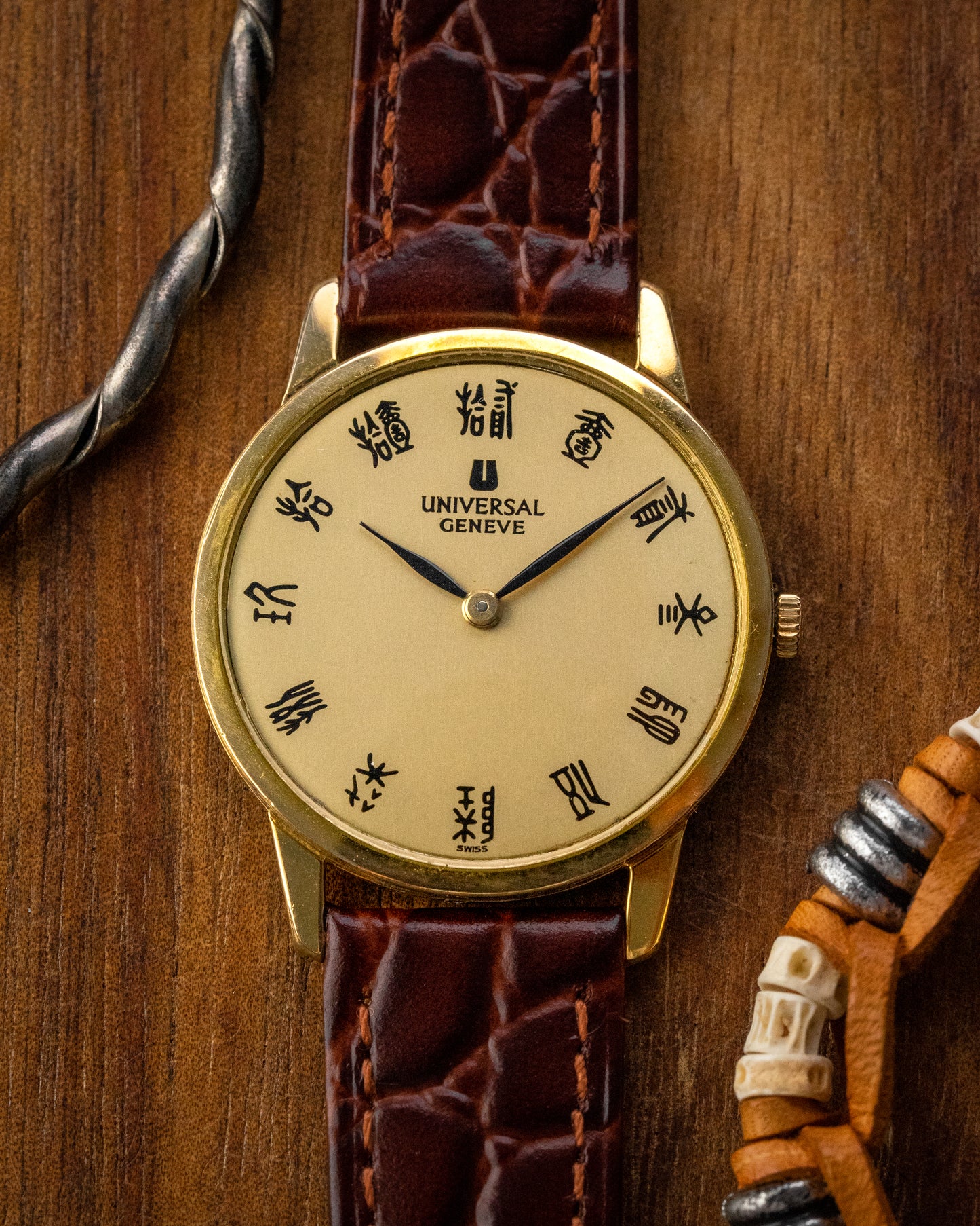 Universal Geneve "Ultra-Thin" Seal Script dial Gold Ref. 542101 (Cal. 1-42)