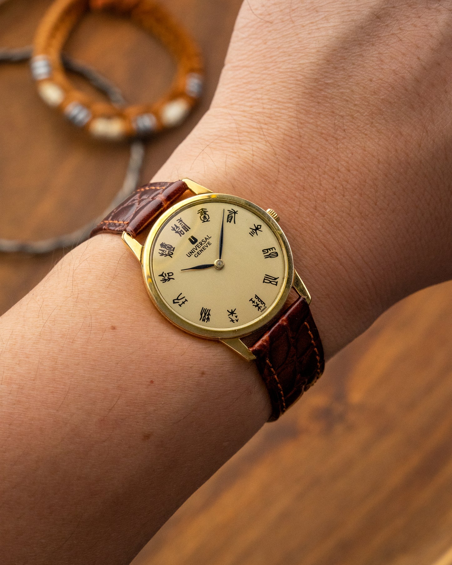 Universal Geneve "Ultra-Thin" Seal Script dial Gold Ref. 542101 (Cal. 1-42)
