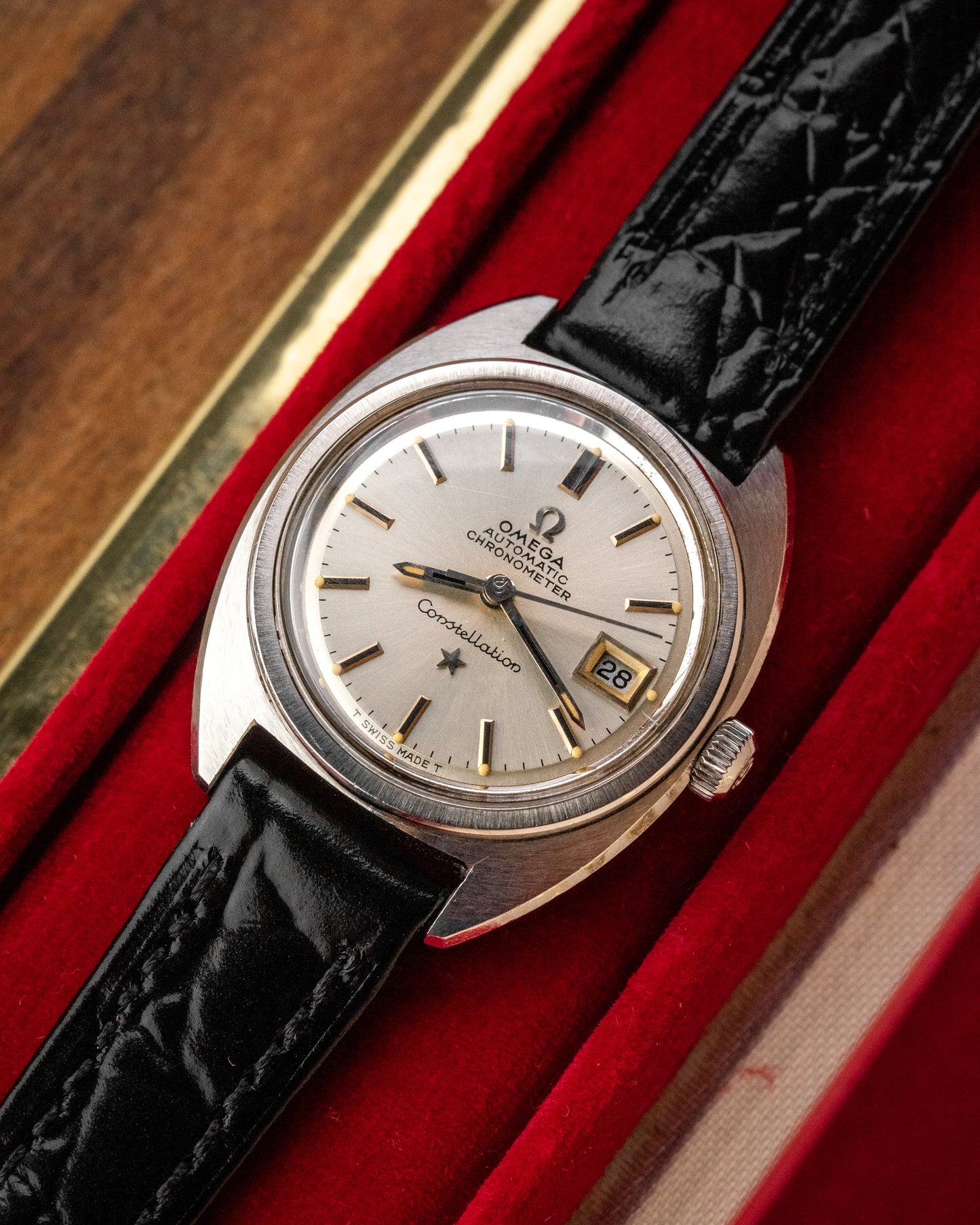 Omega Constellation Chronometer Mini "C-shape" Ref. 568.001 (Cal. 662)