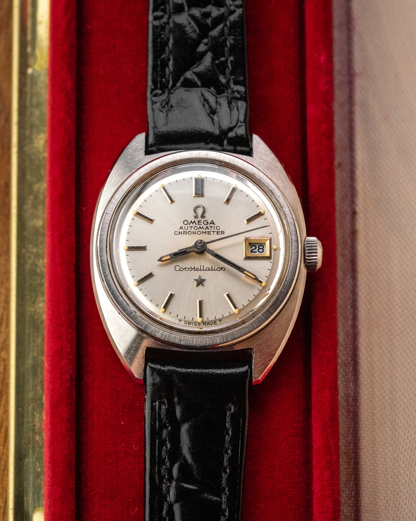 Omega Constellation Chronometer Mini "C-shape" Ref. 568.001 (Cal. 662)