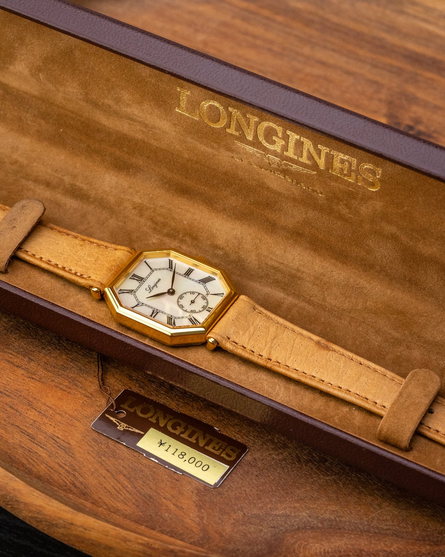 Longines Octagonal 'Mother-of-Pearl' dial Gold Ref. 3209 (Cal. 846.4)