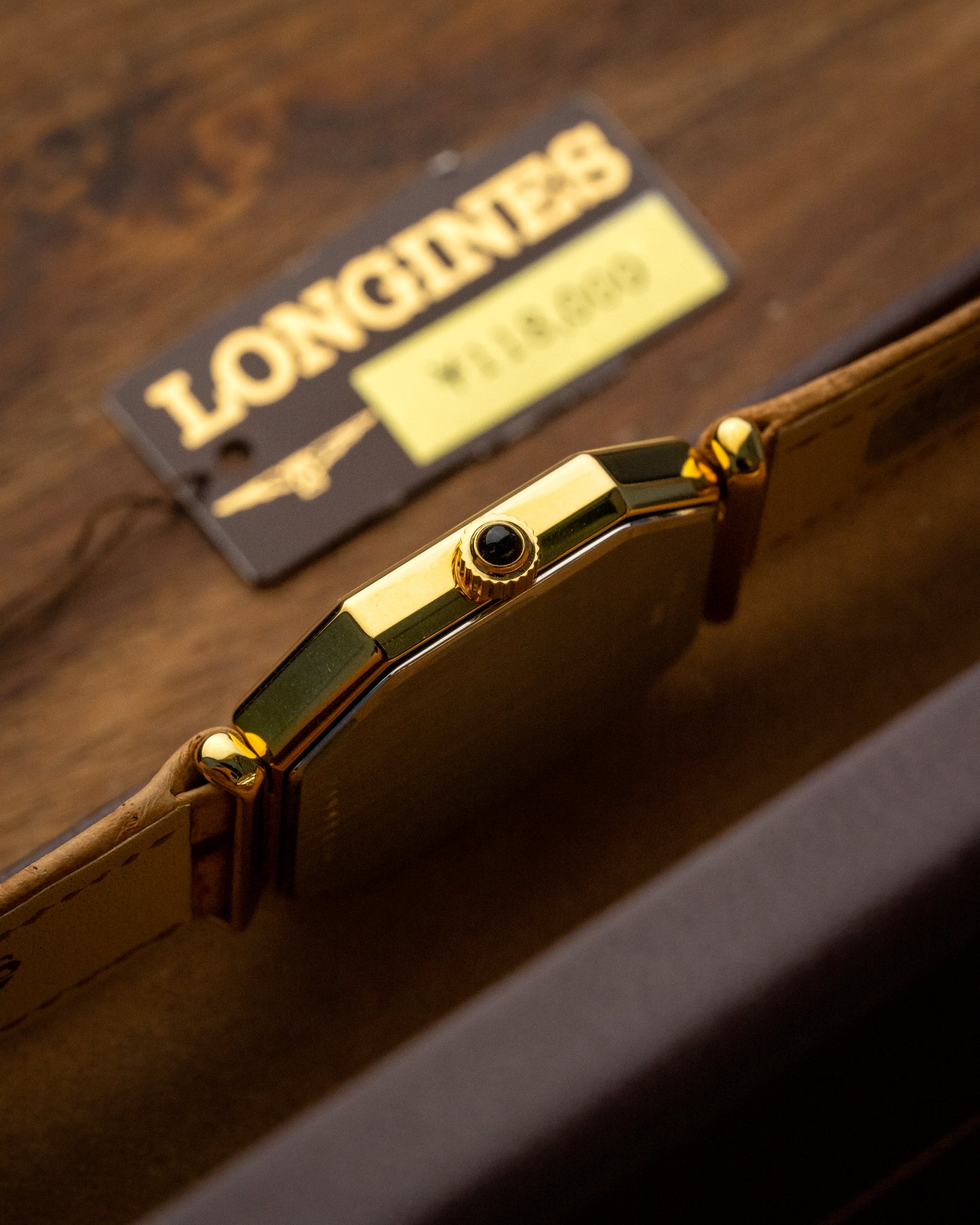 Longines Octagonal 'Mother-of-Pearl' dial Gold Ref. 3209 (Cal. 846.4)