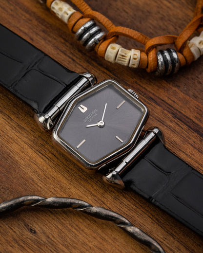 Universal Geneve Hexagon “Convertible Cow Horn Lugs” Grey dial Ref. 811625 (Cal. 11)