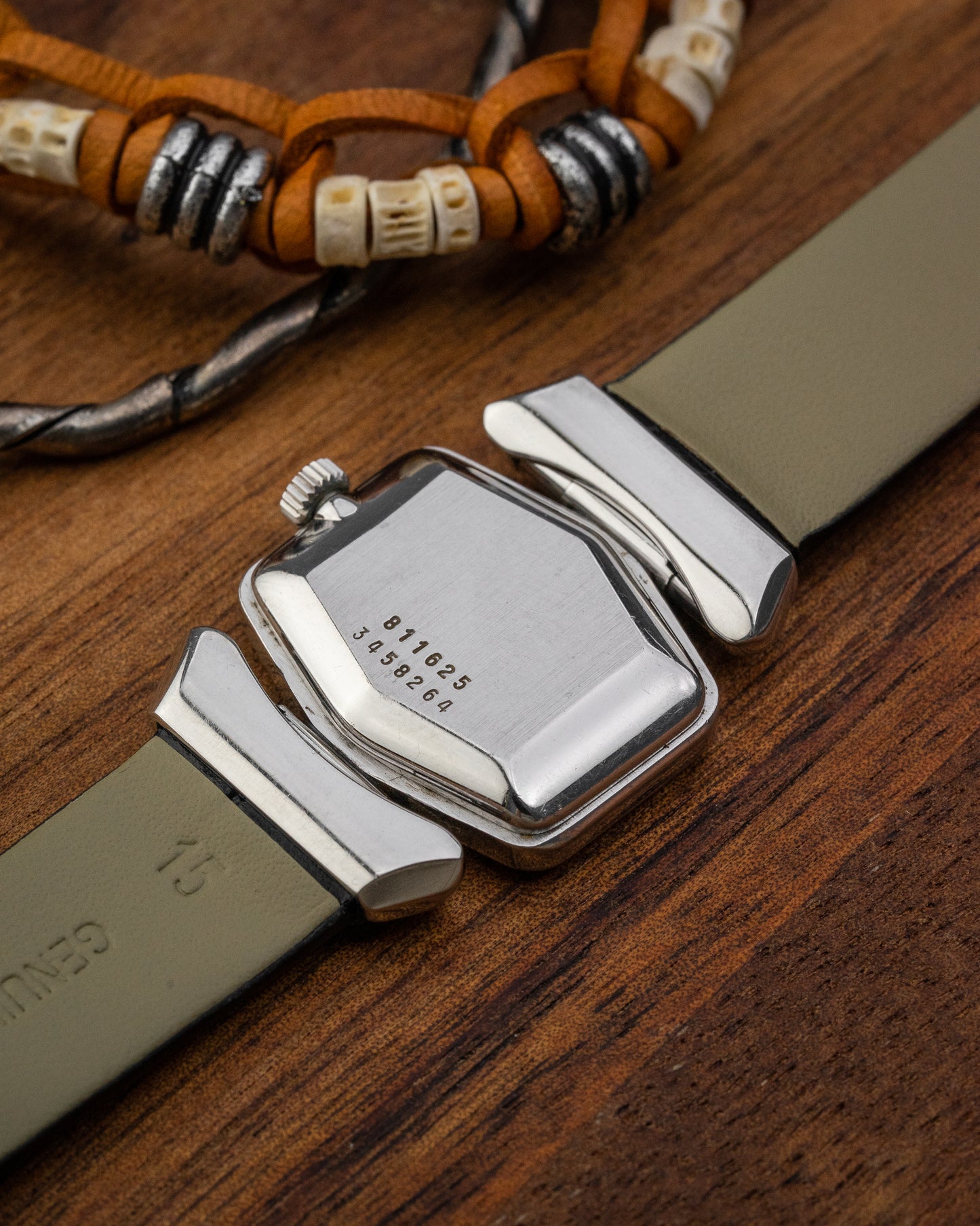 Universal Geneve Hexagon “Convertible Cow Horn Lugs” Grey dial Ref. 811625 (Cal. 11)