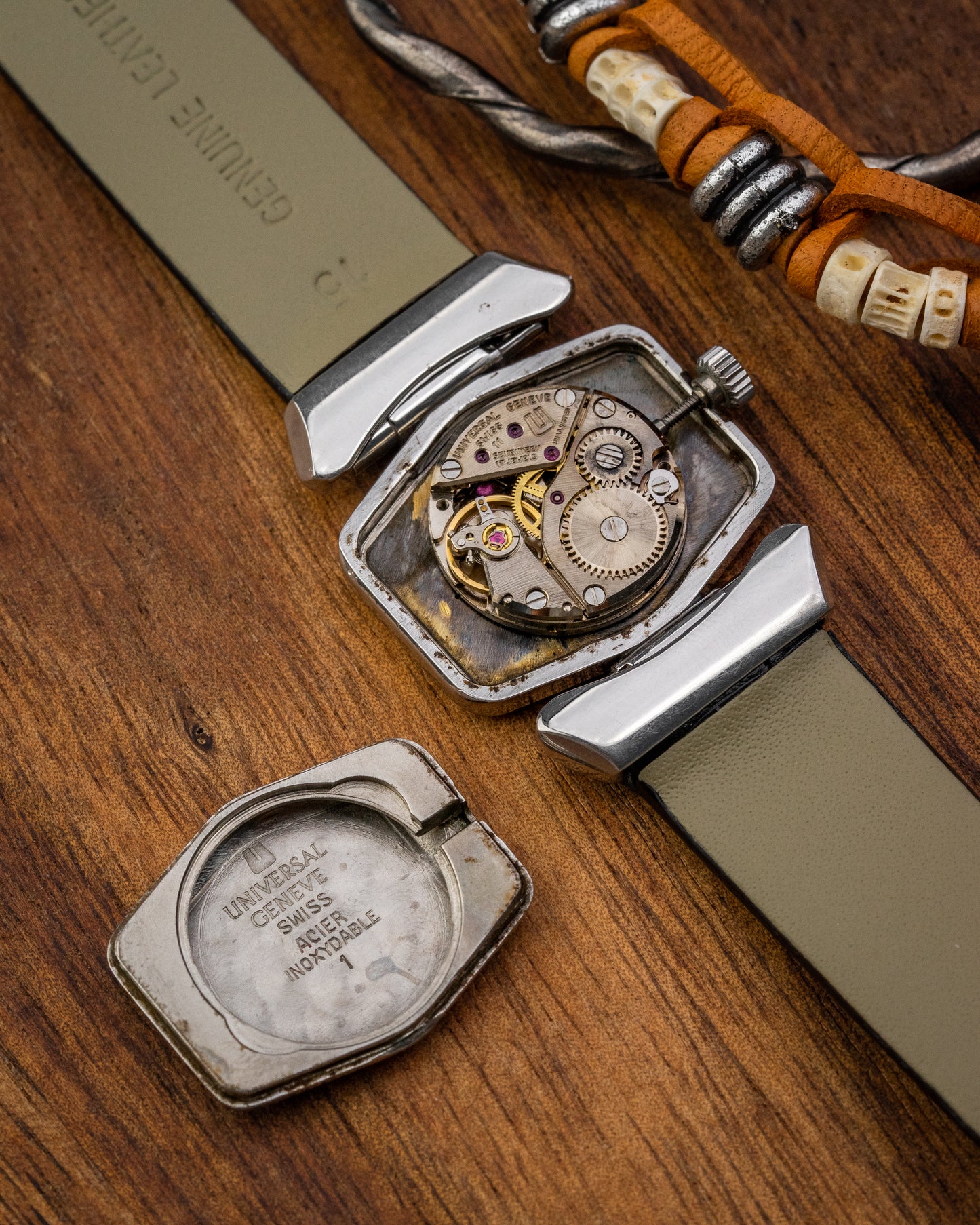 Universal Geneve Hexagon “Convertible Cow Horn Lugs” Grey dial Ref. 811625 (Cal. 11)
