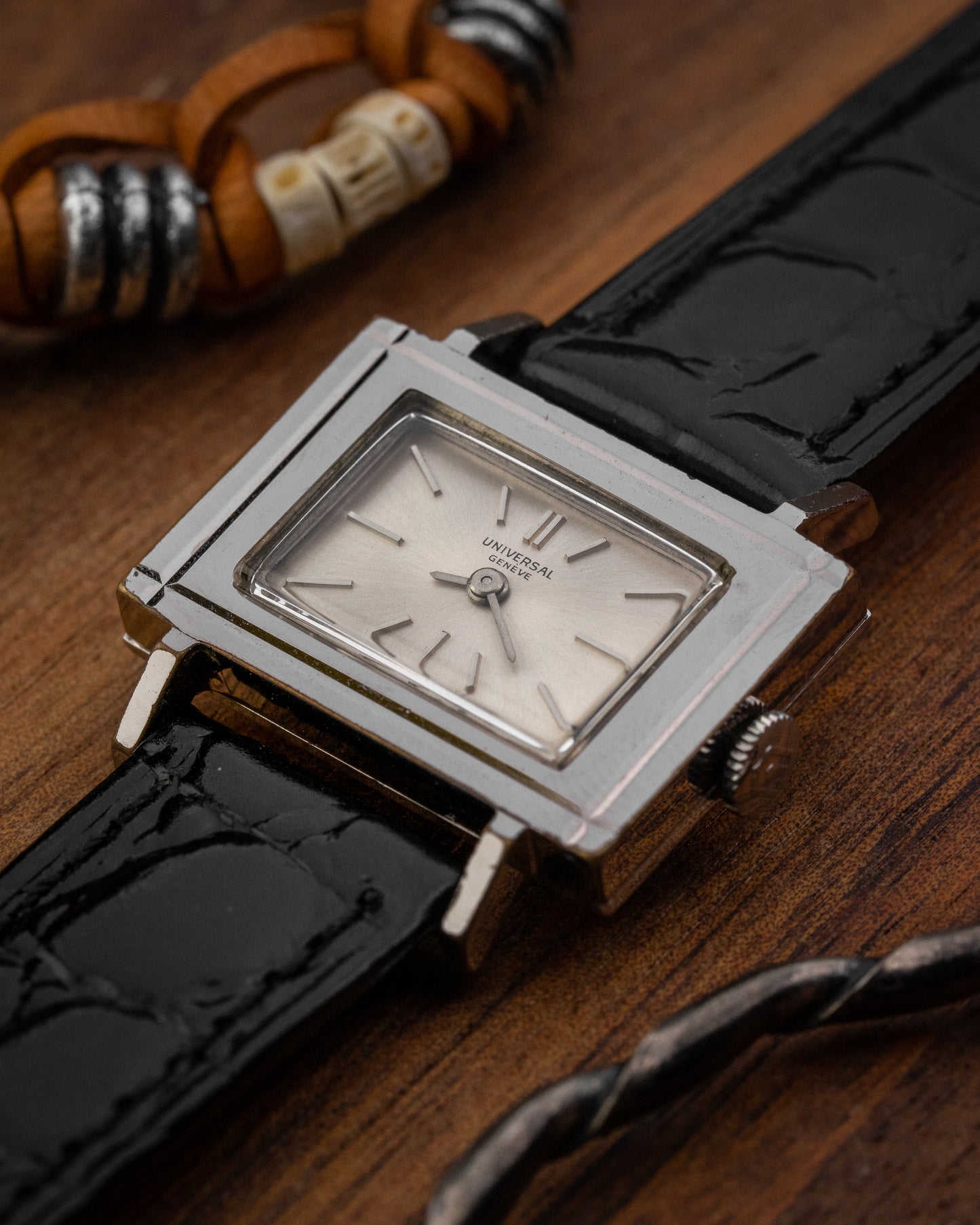 Universal Geneve "Rectangular TV" case Ref. 708605 (Cal. 08)