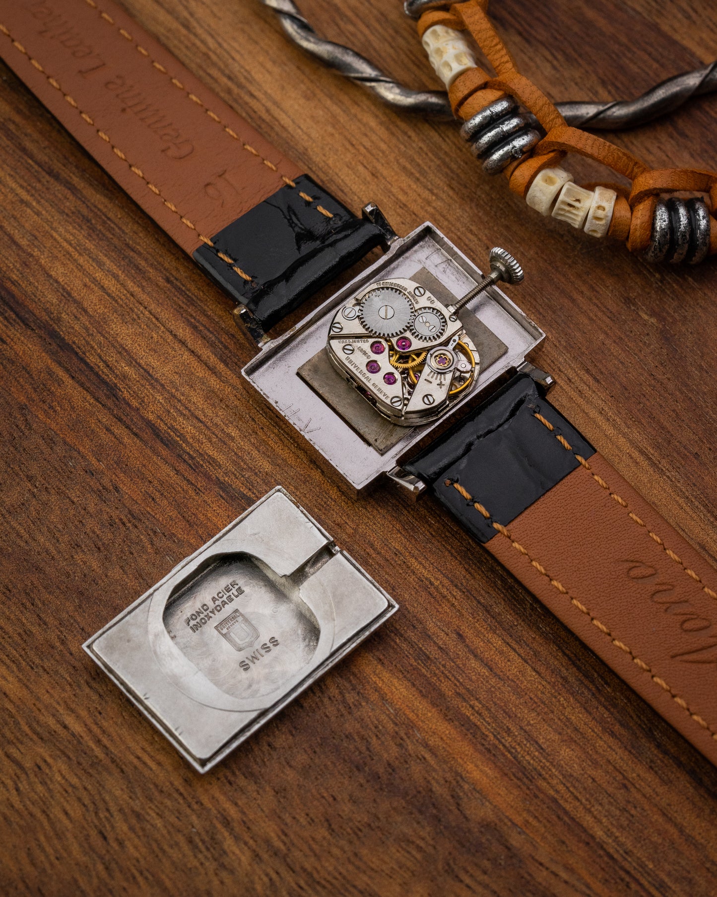 Universal Geneve "Rectangular TV" case Ref. 708605 (Cal. 08)