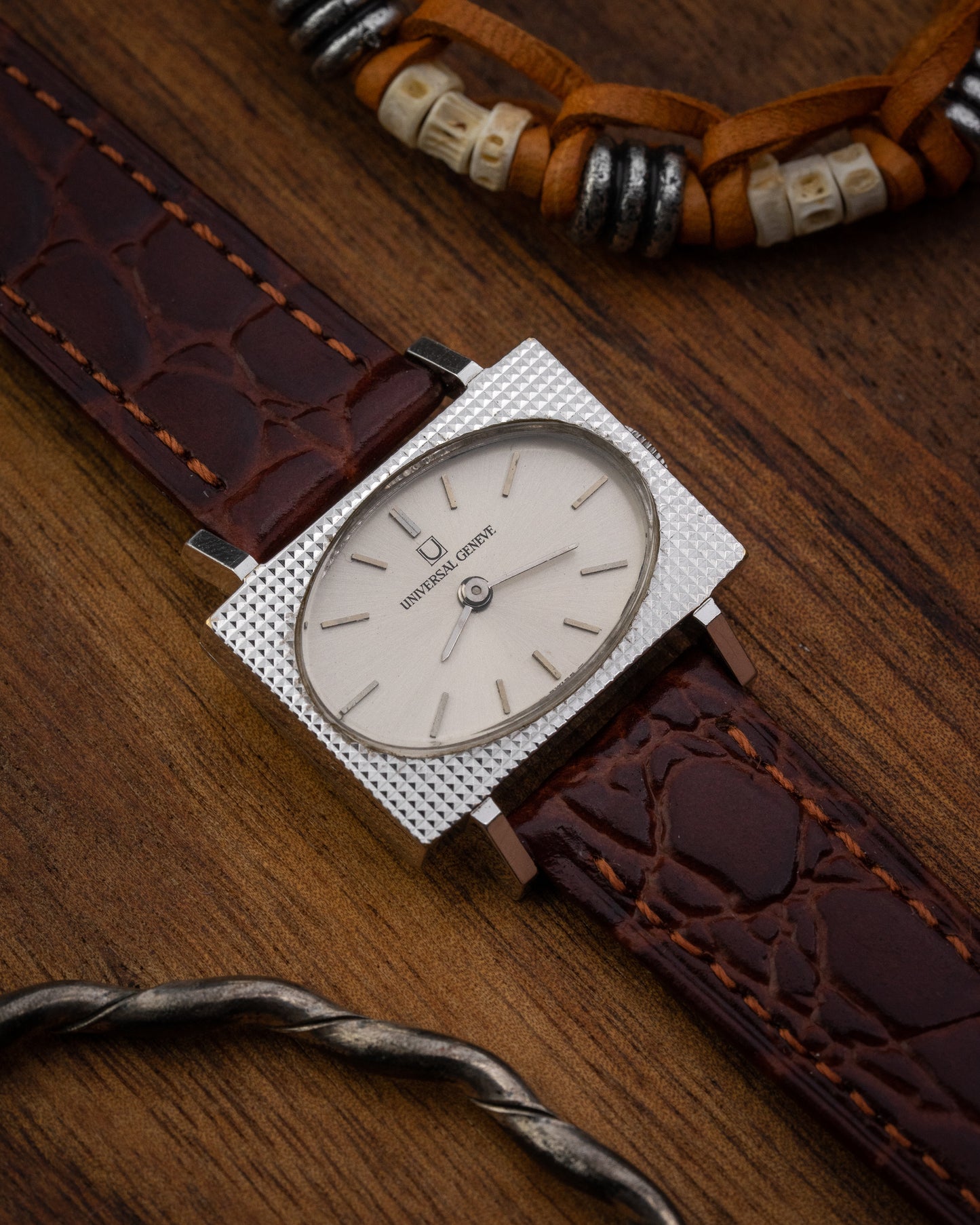 Universal Geneve "Guilloché Waffle" case Ref. 710608/01 (Cal. 10)