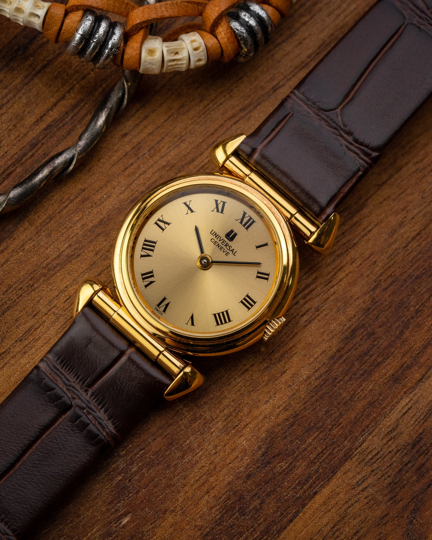 Universal Geneve “Convertible Cow Horn Lugs” Roman dial Gold Ref. 542678 (Cal. 1-42)