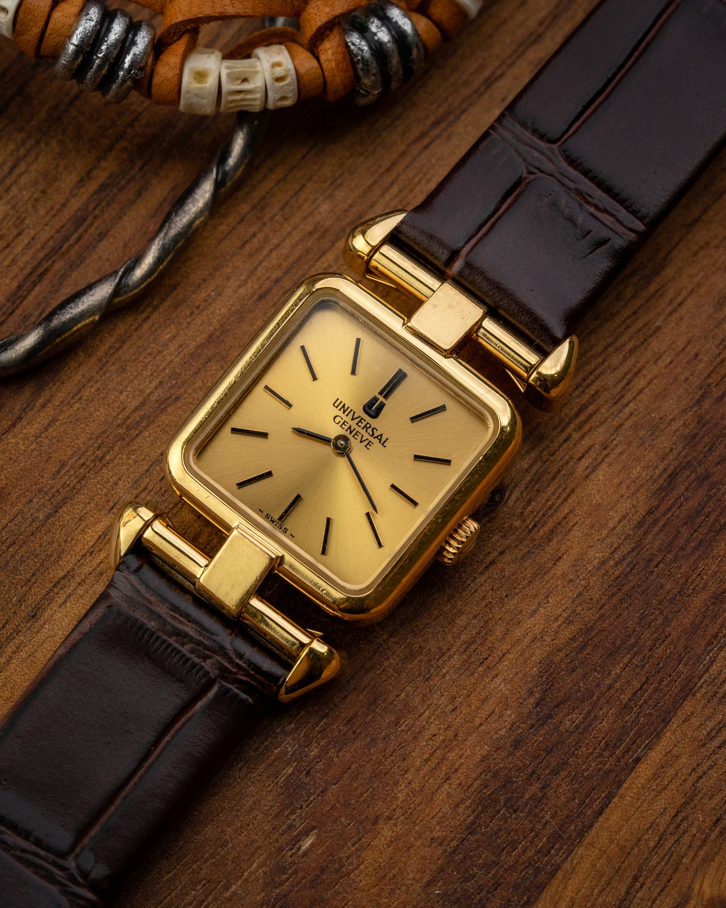 Universal Geneve Square “Convertible Cow Horn Lugs” Gold Ref. 511627 (Cal. 11)