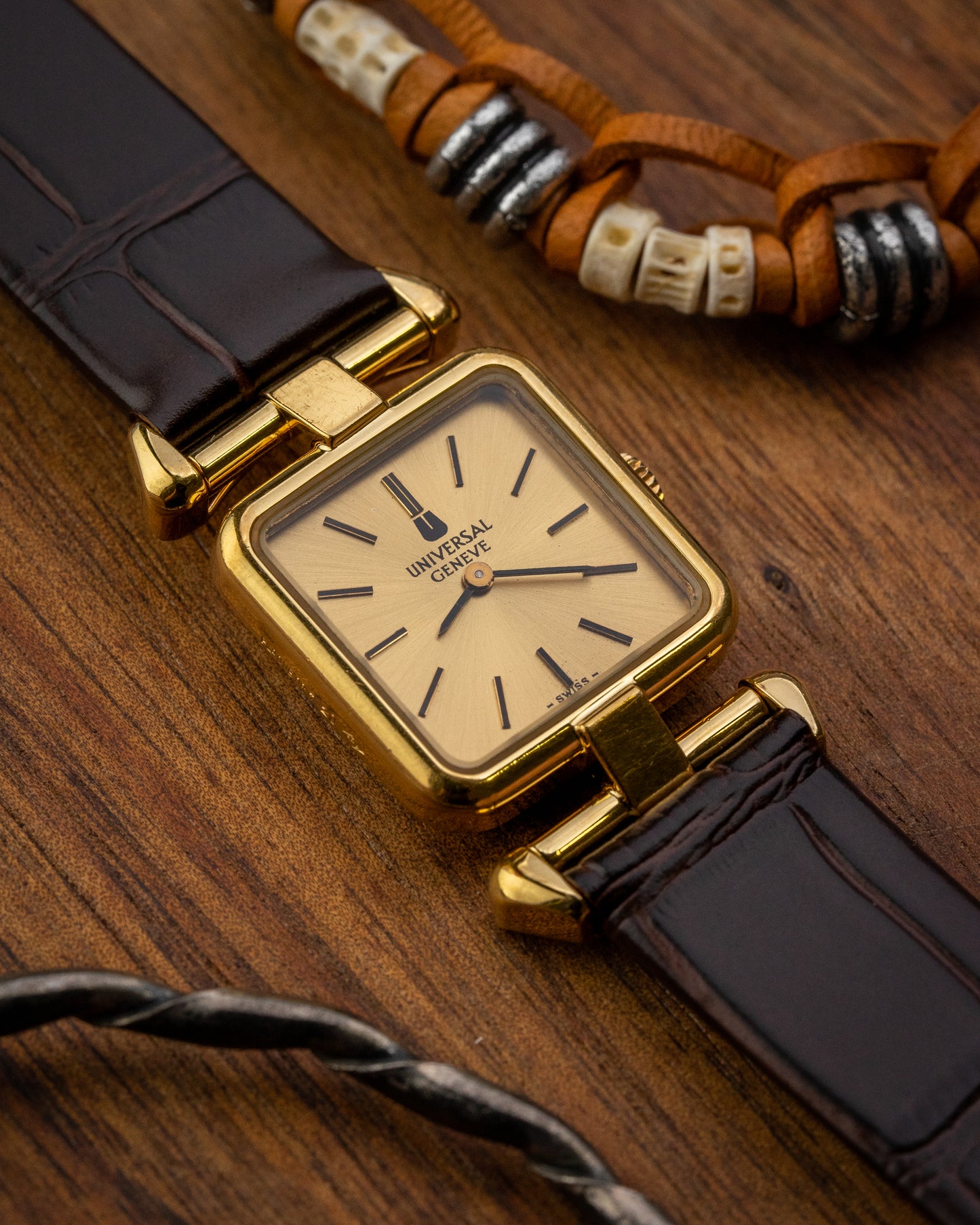 Universal Geneve Square “Convertible Cow Horn Lugs” Gold Ref. 511627 (Cal. 11)