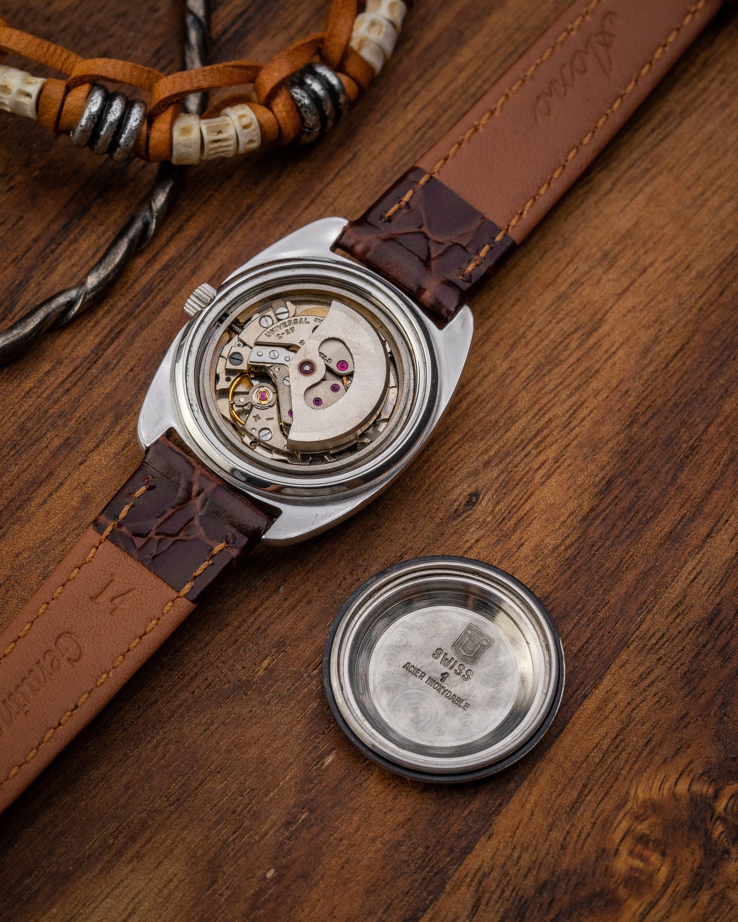 Universal Geneve C-Shape Automatic Date Ref. 827601 (Cal. 2-27)