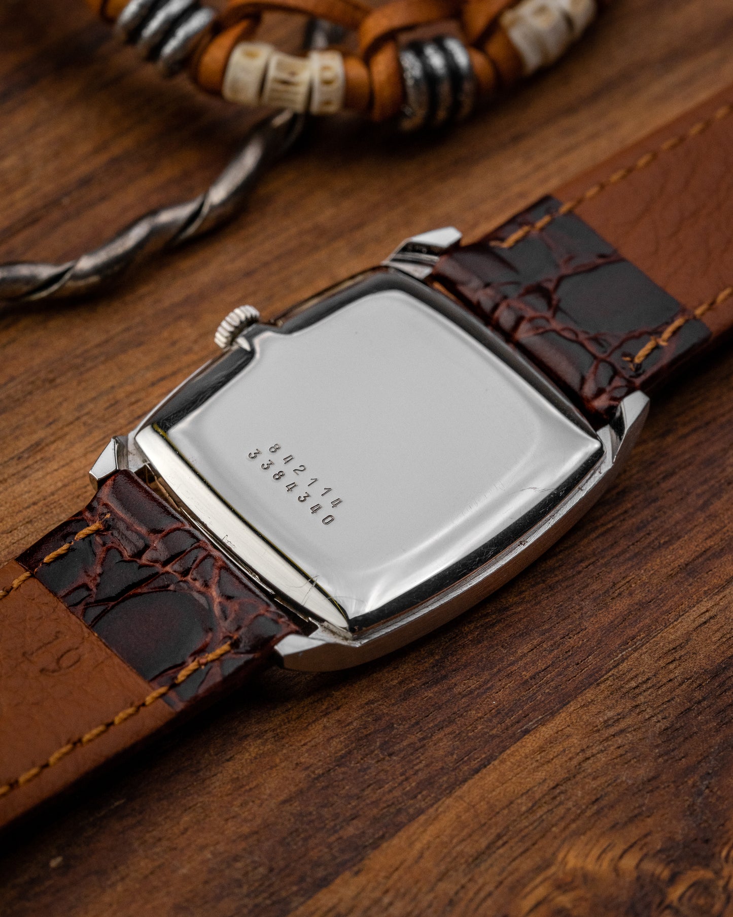 Universal Geneve “Square-Tonneau” Roman dial Ref. 842114 (Cal. 1-42)
