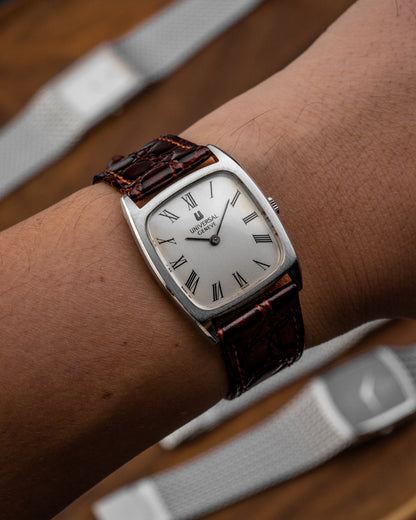 Universal Geneve “Square-Tonneau” Roman dial Ref. 842114 (Cal. 1-42)