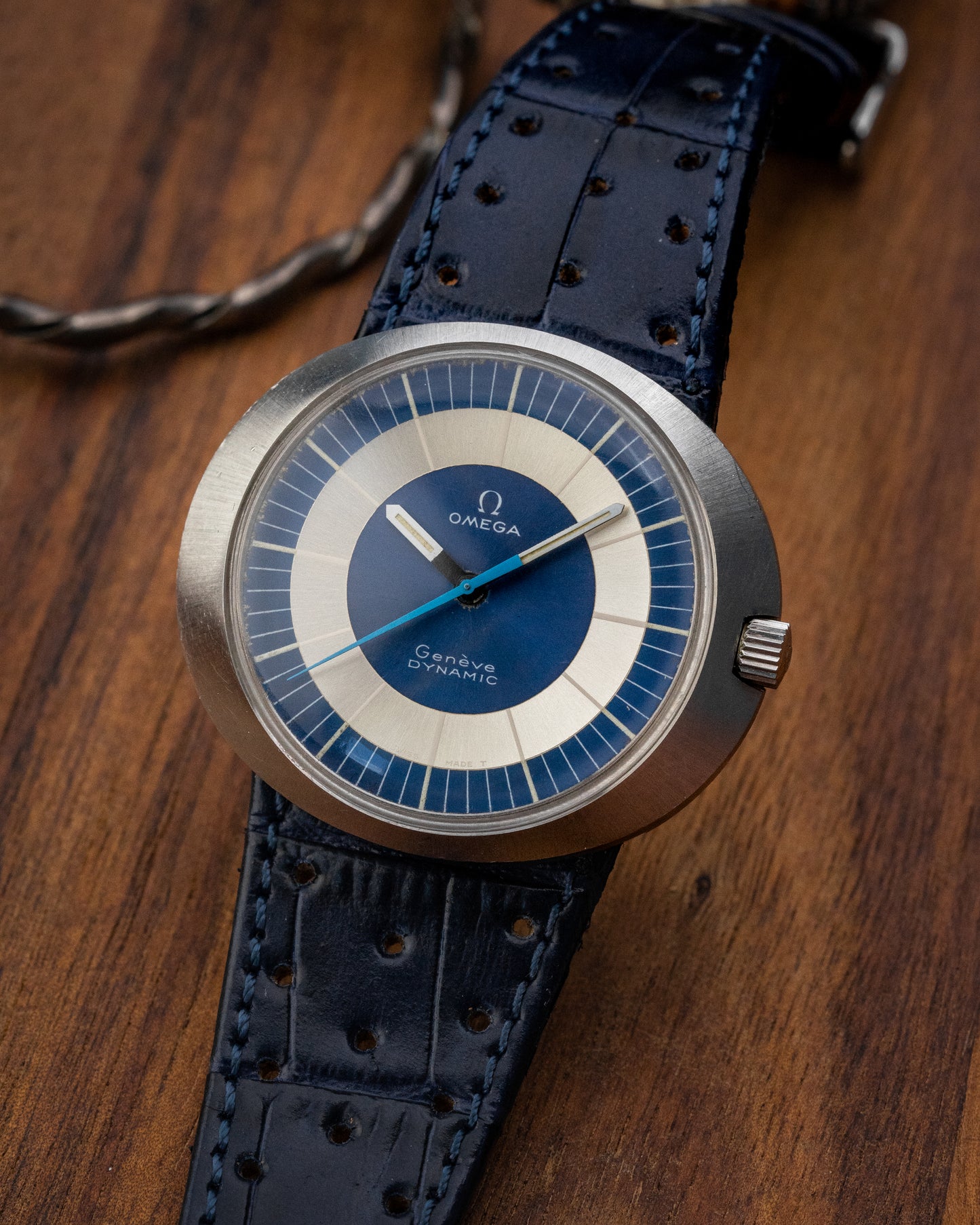 Omega Geneve Dynamic “UFO” Ref. 135.033 (Cal. 601)