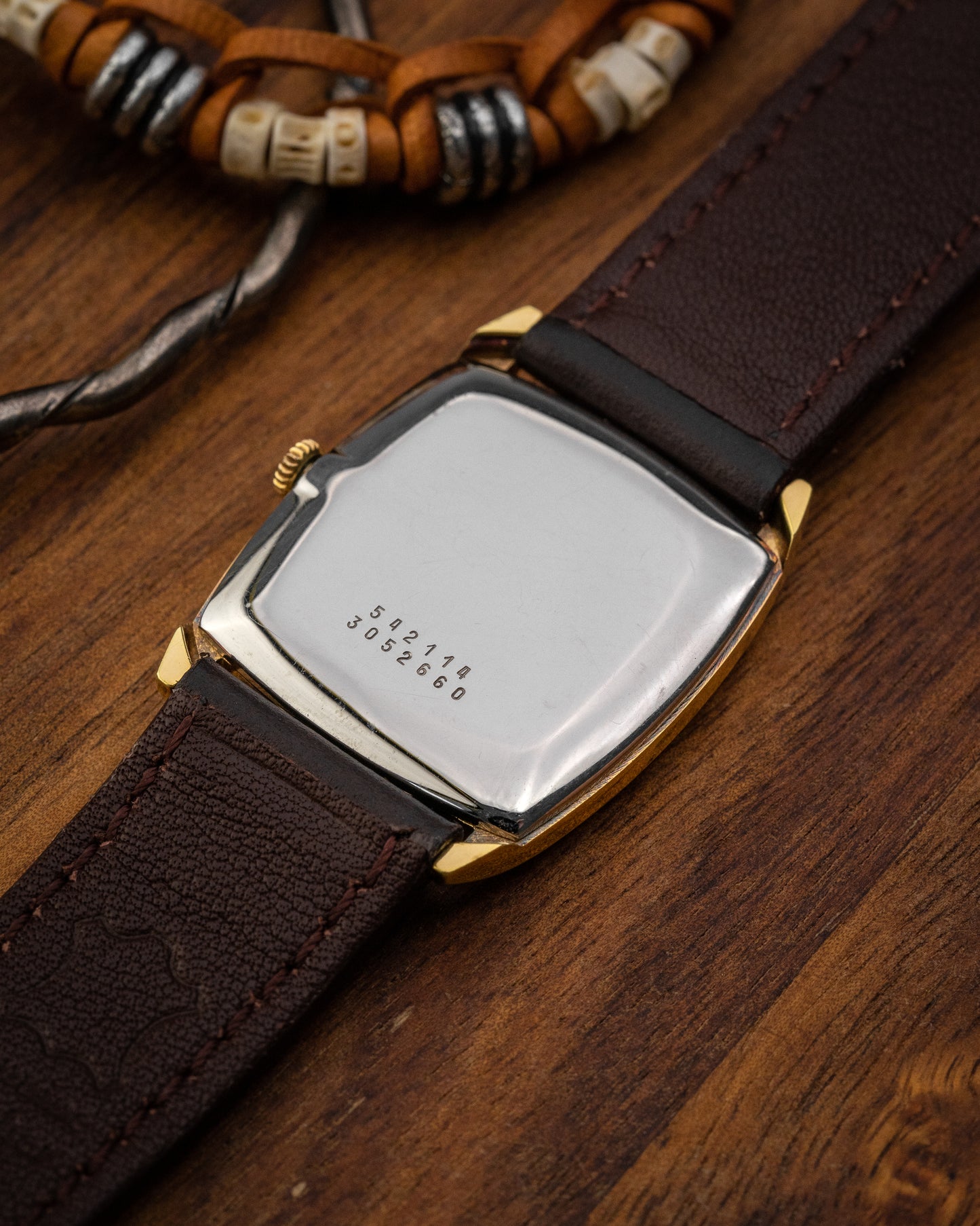 Universal Geneve “Square-Tonneau” Gold Ref. 542114 (Cal. 1-42)