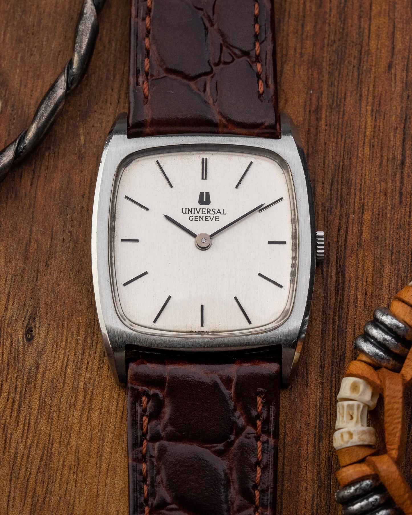 Universal Geneve “Square-Tonneau” Ref. 842114 (Cal. 1-42)