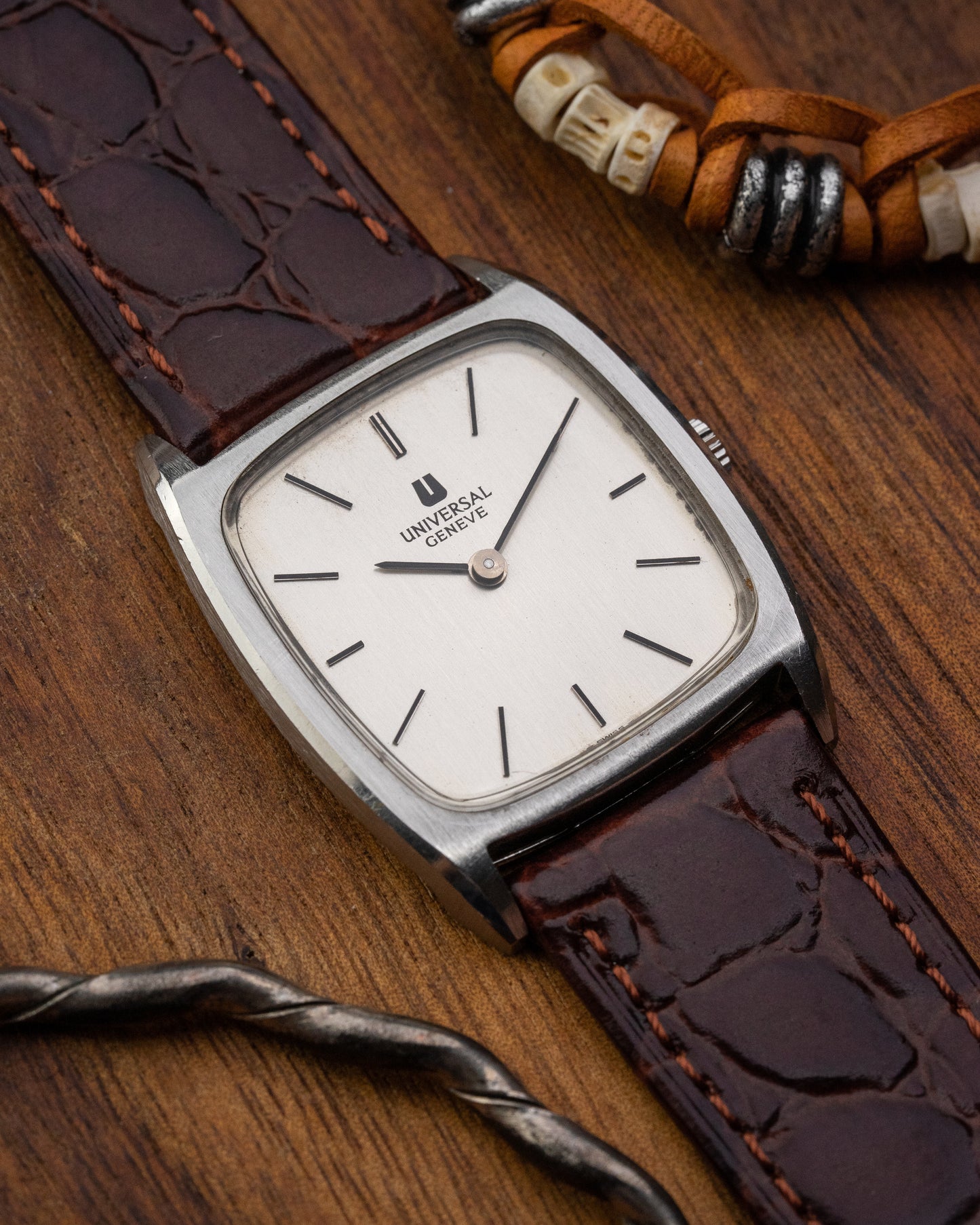 Universal Geneve “Square-Tonneau” Ref. 842114 (Cal. 1-42)