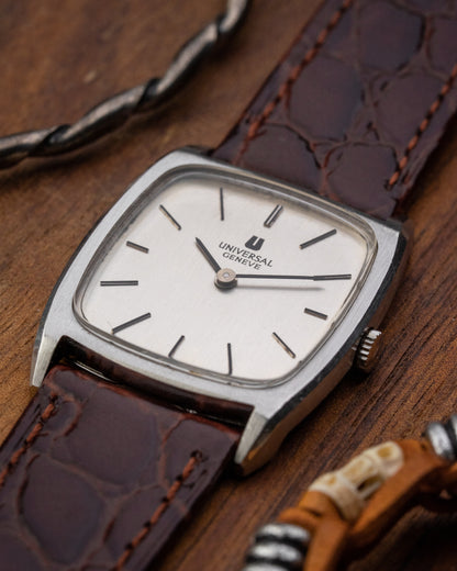 Universal Geneve “Square-Tonneau” Ref. 842114 (Cal. 1-42)