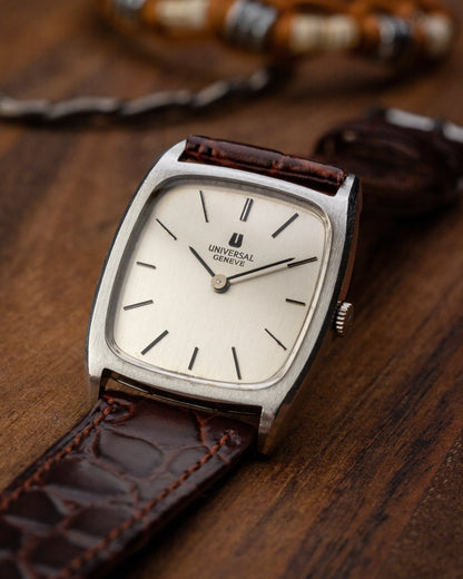 Universal Geneve “Square-Tonneau” Ref. 842114 (Cal. 1-42)