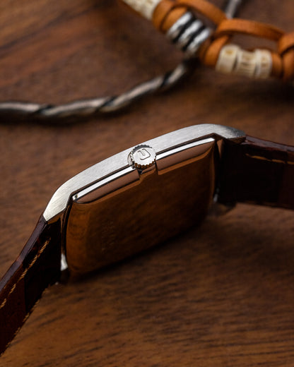 Universal Geneve “Square-Tonneau” Ref. 842114 (Cal. 1-42)