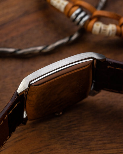 Universal Geneve “Square-Tonneau” Ref. 842114 (Cal. 1-42)