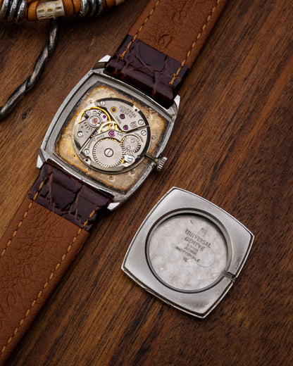 Universal Geneve “Square-Tonneau” Ref. 842114 (Cal. 1-42)