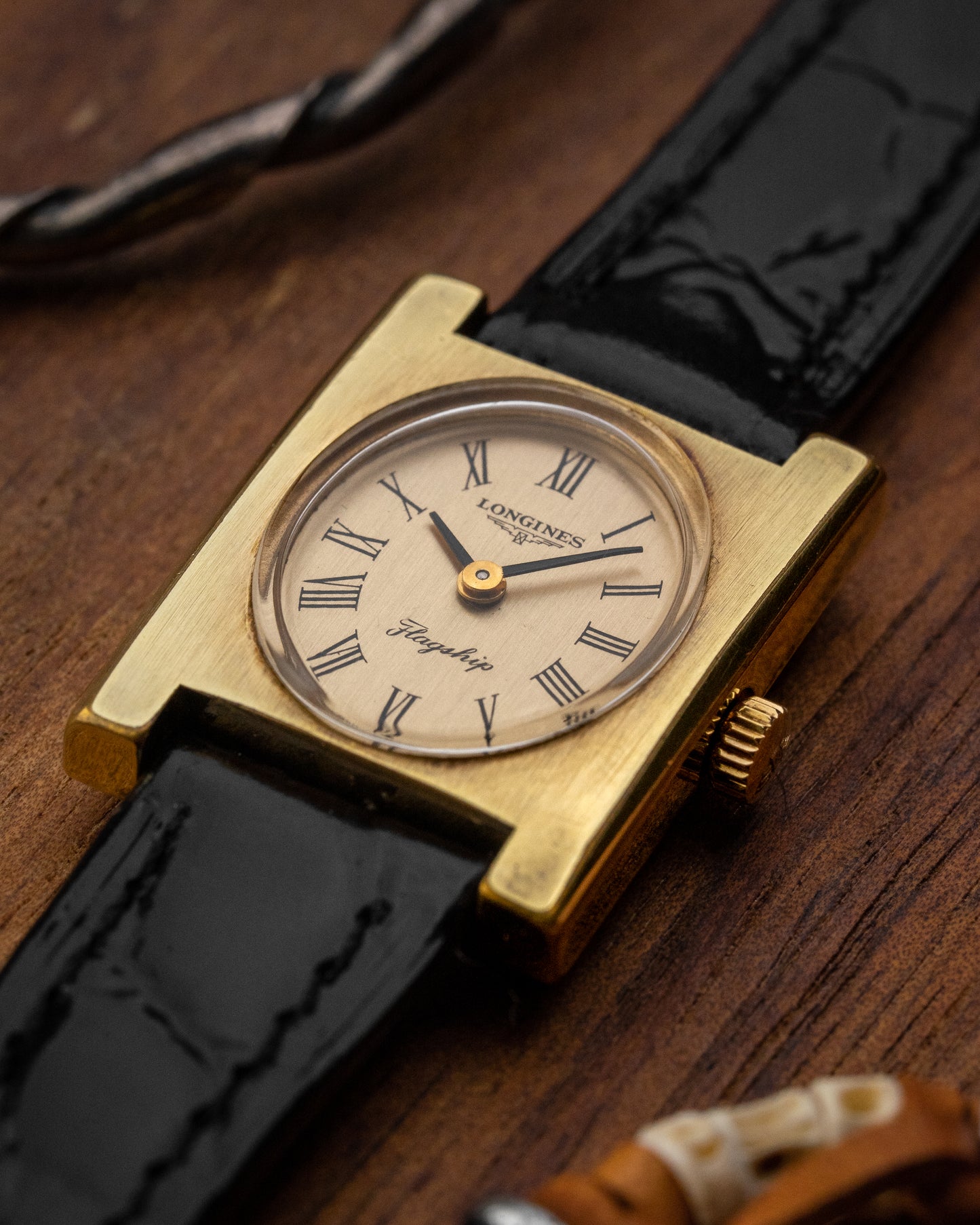 Longines Flagship "Tank Normale" Oval Roman dial Gold Ref. 4000-1 (Cal. 5601)