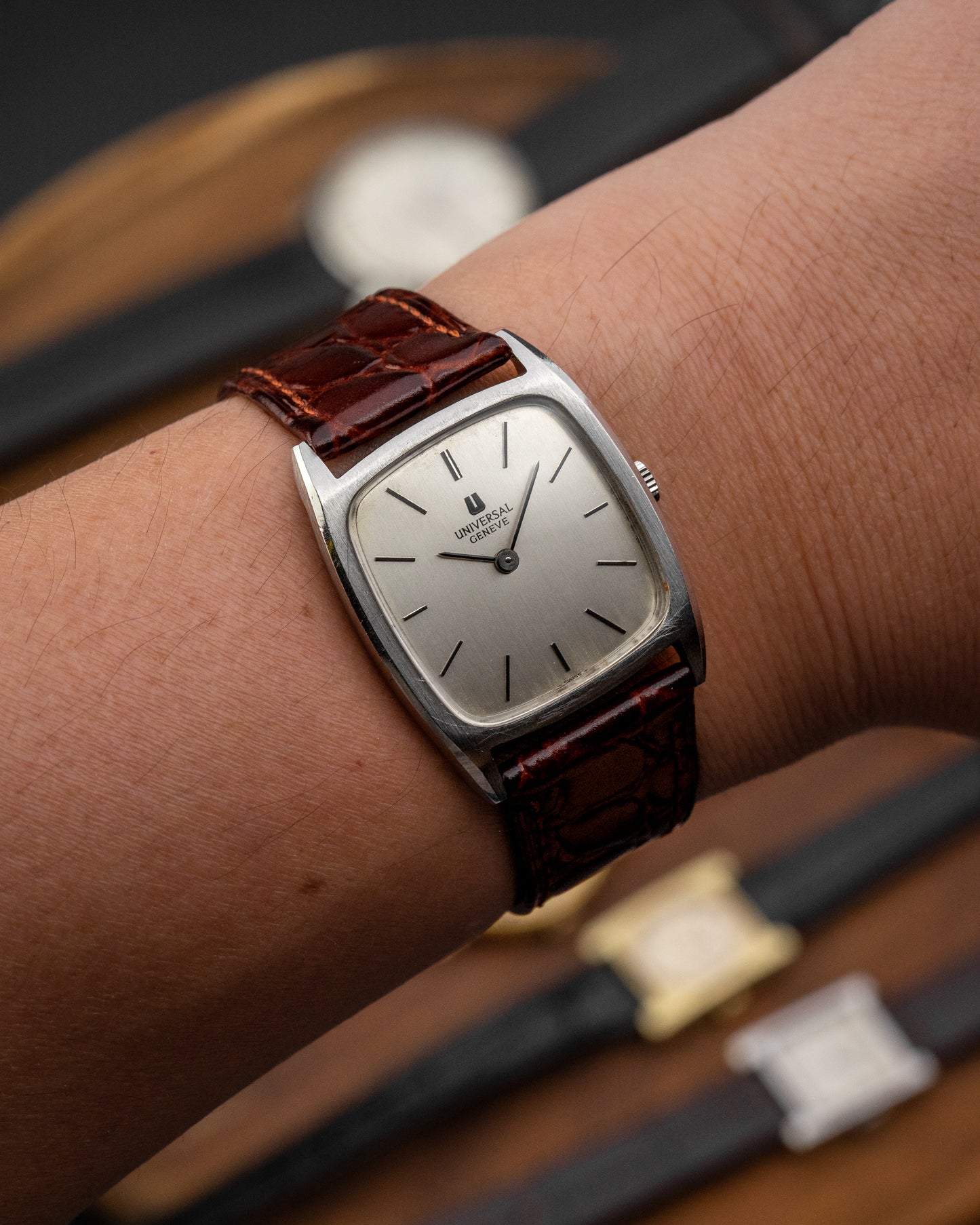 Universal Geneve “Square-Tonneau” Ref. 842114 (Cal. 1-42)