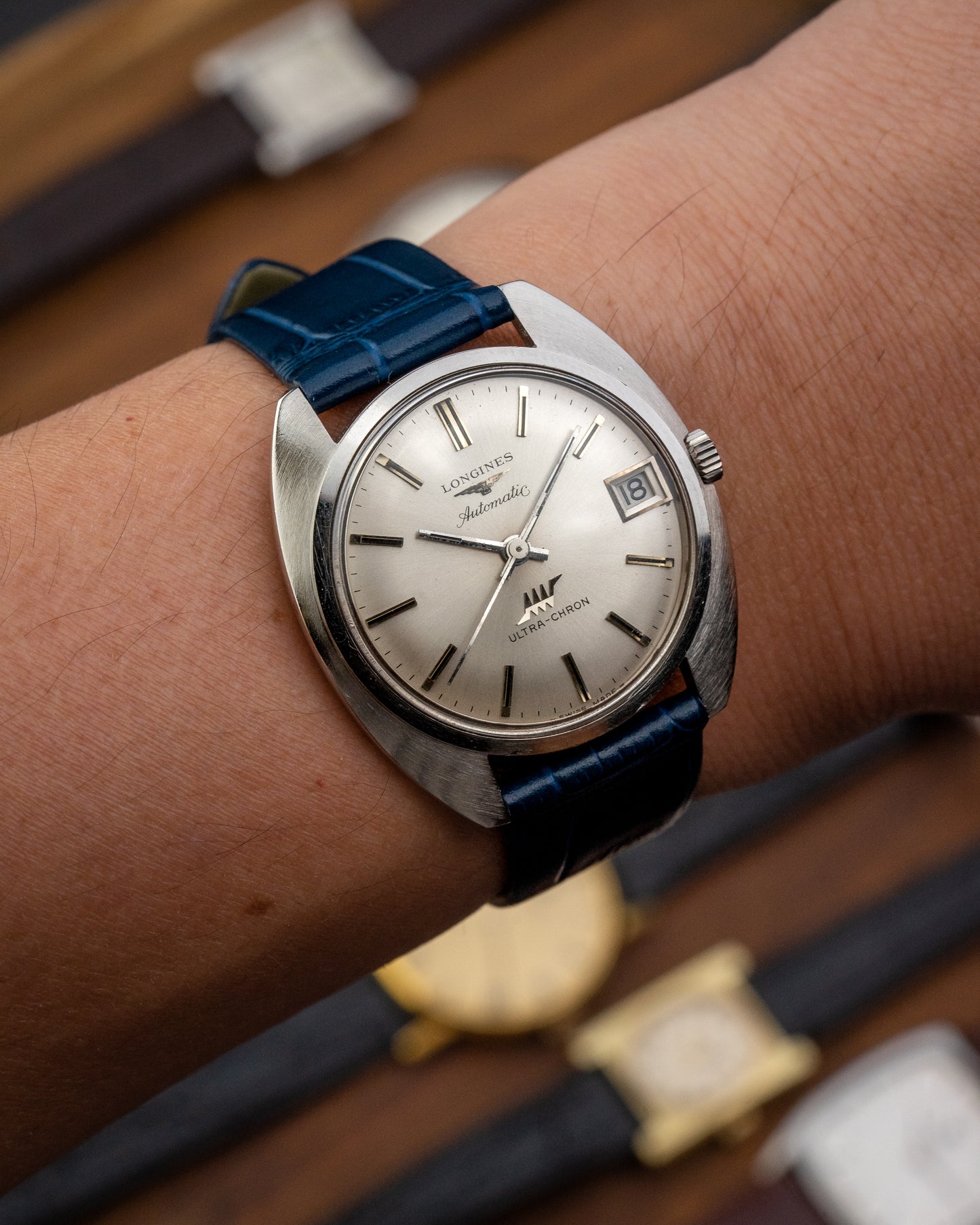 Longines Ultra-Chron Automatic "C-shape case" Ref. 8317-6 (Cal. 431)