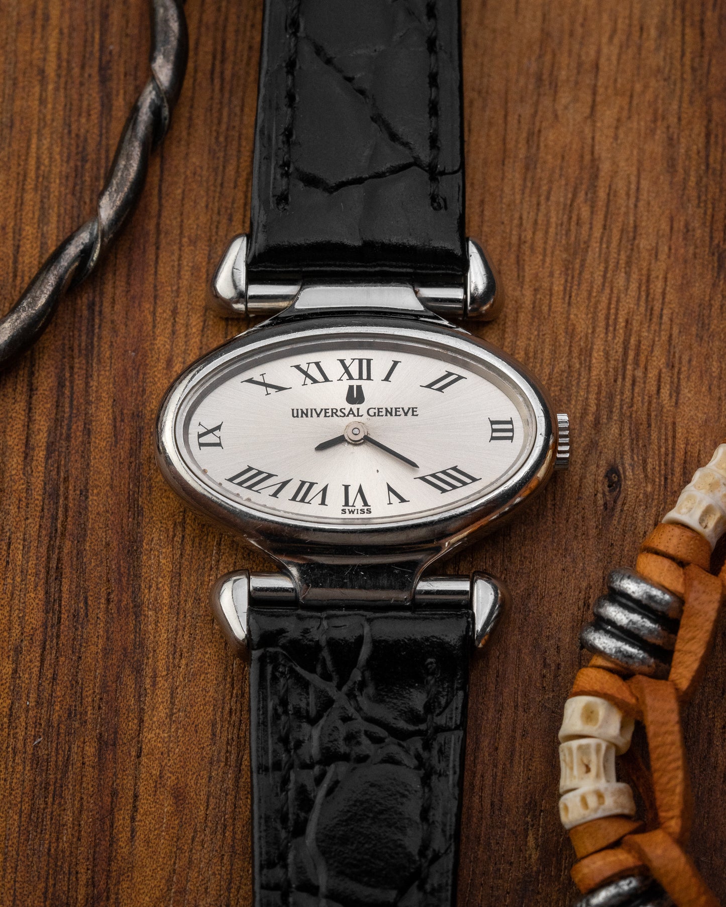 Universal Geneve Oval “Convertible Cow Horn Lugs” Roman dial Ref. 811626 (Cal. 11)