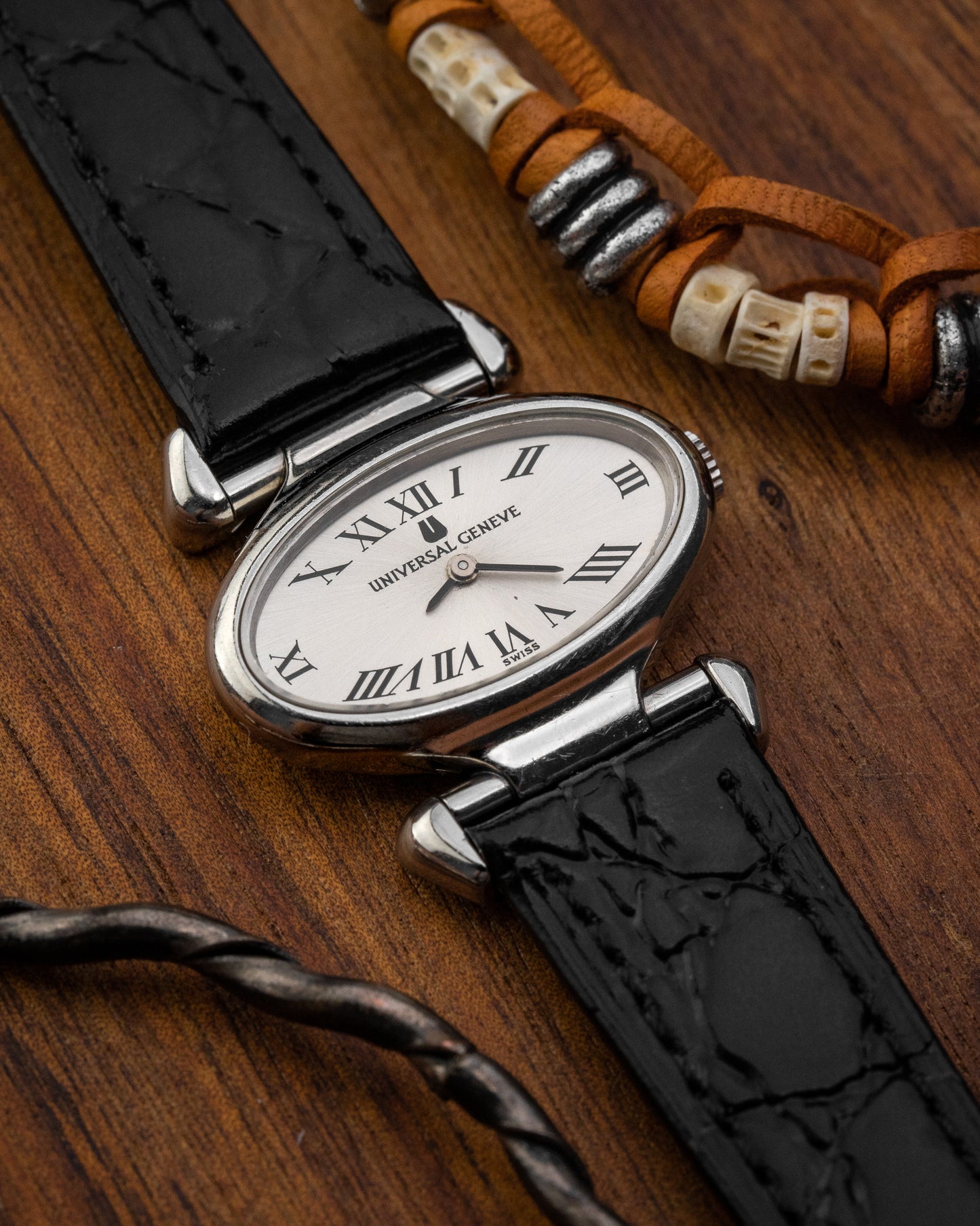 Universal Geneve Oval “Convertible Cow Horn Lugs” Roman dial Ref. 811626 (Cal. 11)