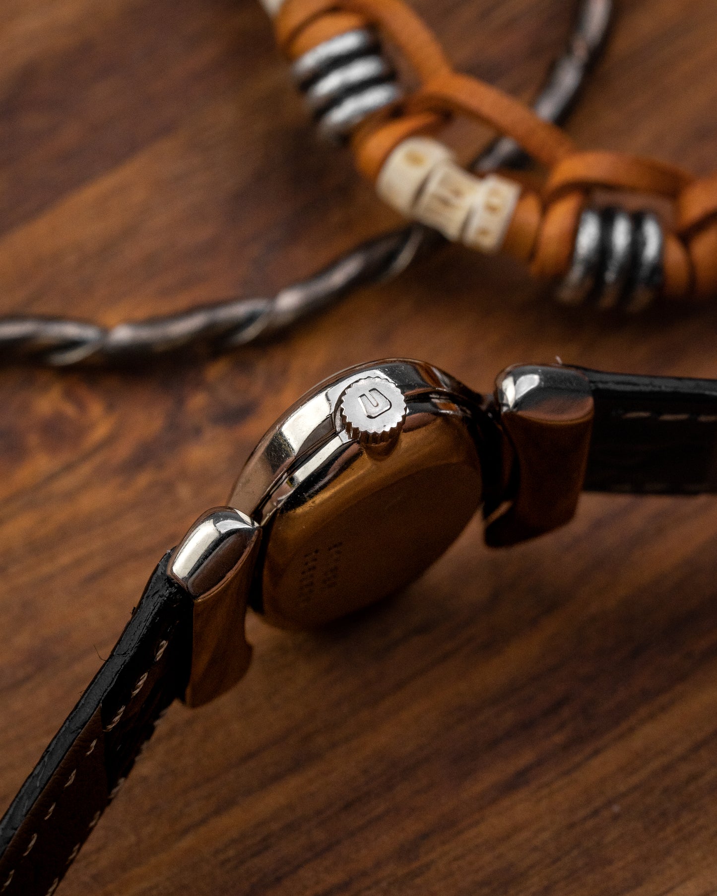 Universal Geneve Oval “Convertible Cow Horn Lugs” Roman dial Ref. 811626 (Cal. 11)