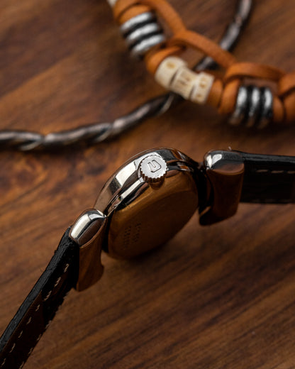 Universal Geneve Oval “Convertible Cow Horn Lugs” Roman dial Ref. 811626 (Cal. 11)