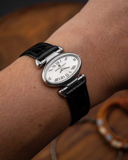 Universal Geneve Oval “Convertible Cow Horn Lugs” Roman dial Ref. 811626 (Cal. 11)