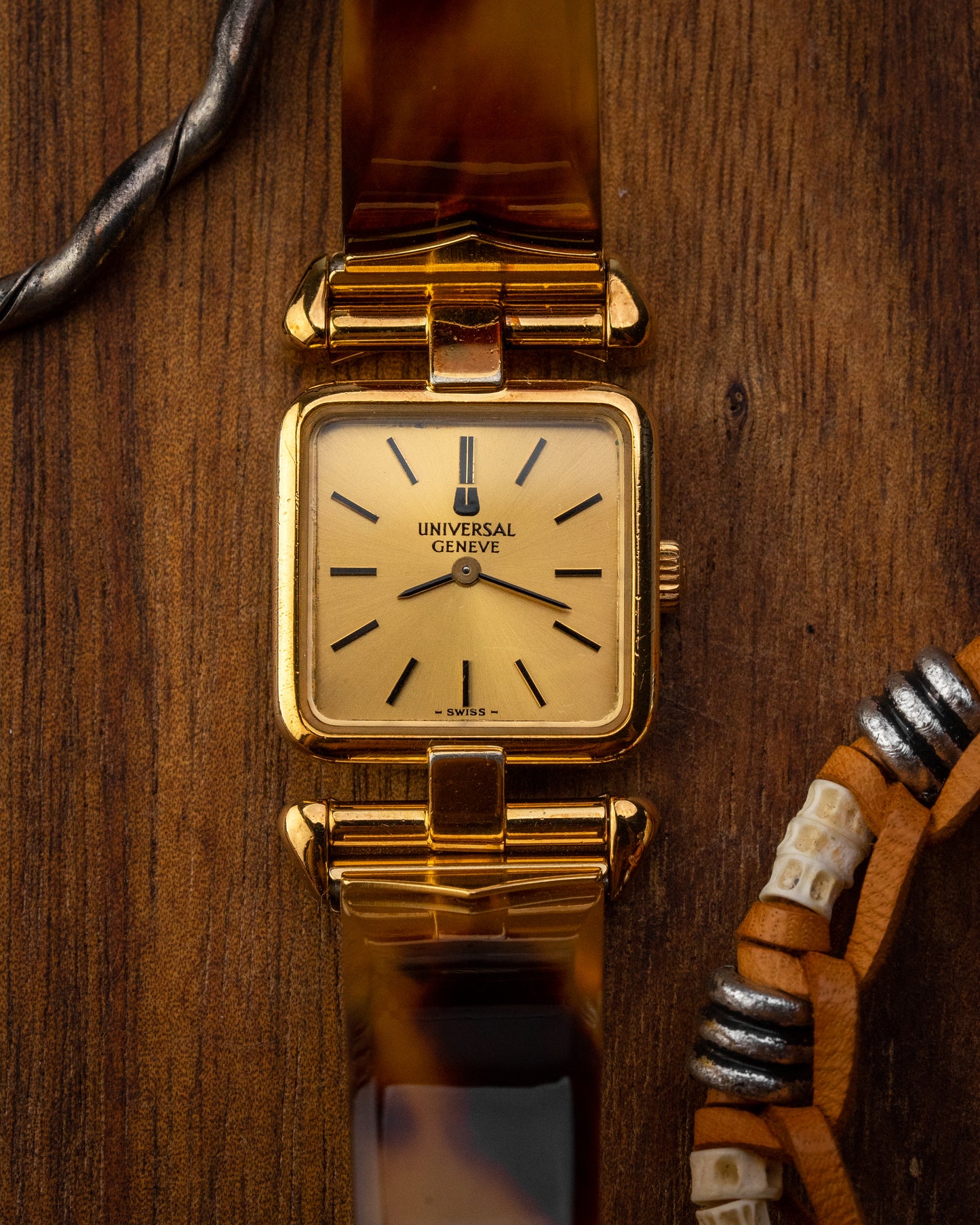 Universal Geneve Square “Convertible Cow Horn Lugs” Gold Ref. 511627 (Cal. 11)