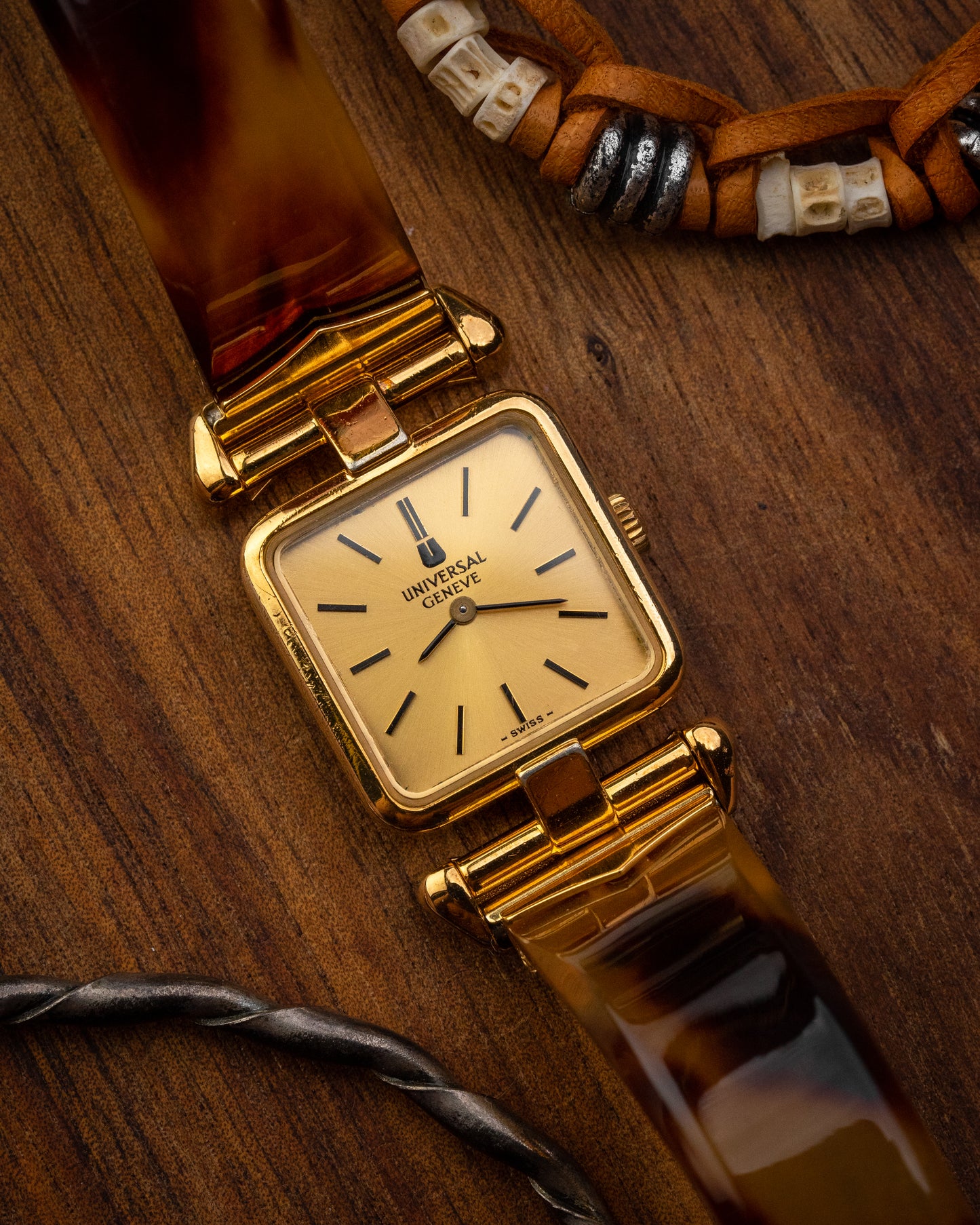 Universal Geneve Square “Convertible Cow Horn Lugs” Gold Ref. 511627 (Cal. 11)