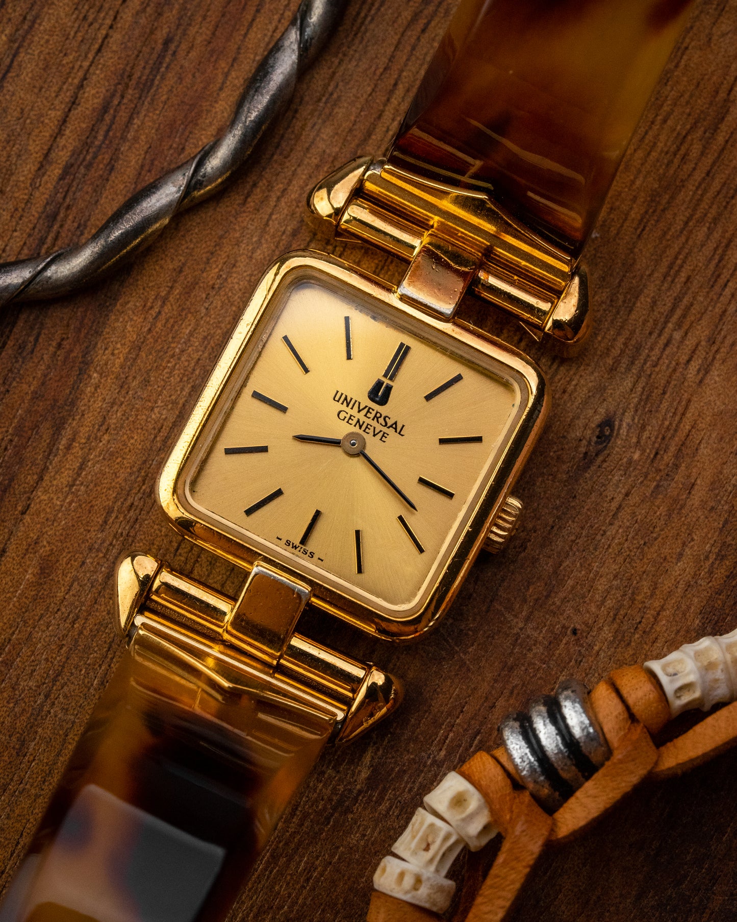 Universal Geneve Square “Convertible Cow Horn Lugs” Gold Ref. 511627 (Cal. 11)