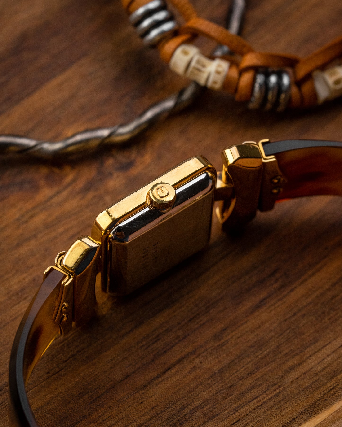 Universal Geneve Square “Convertible Cow Horn Lugs” Gold Ref. 511627 (Cal. 11)