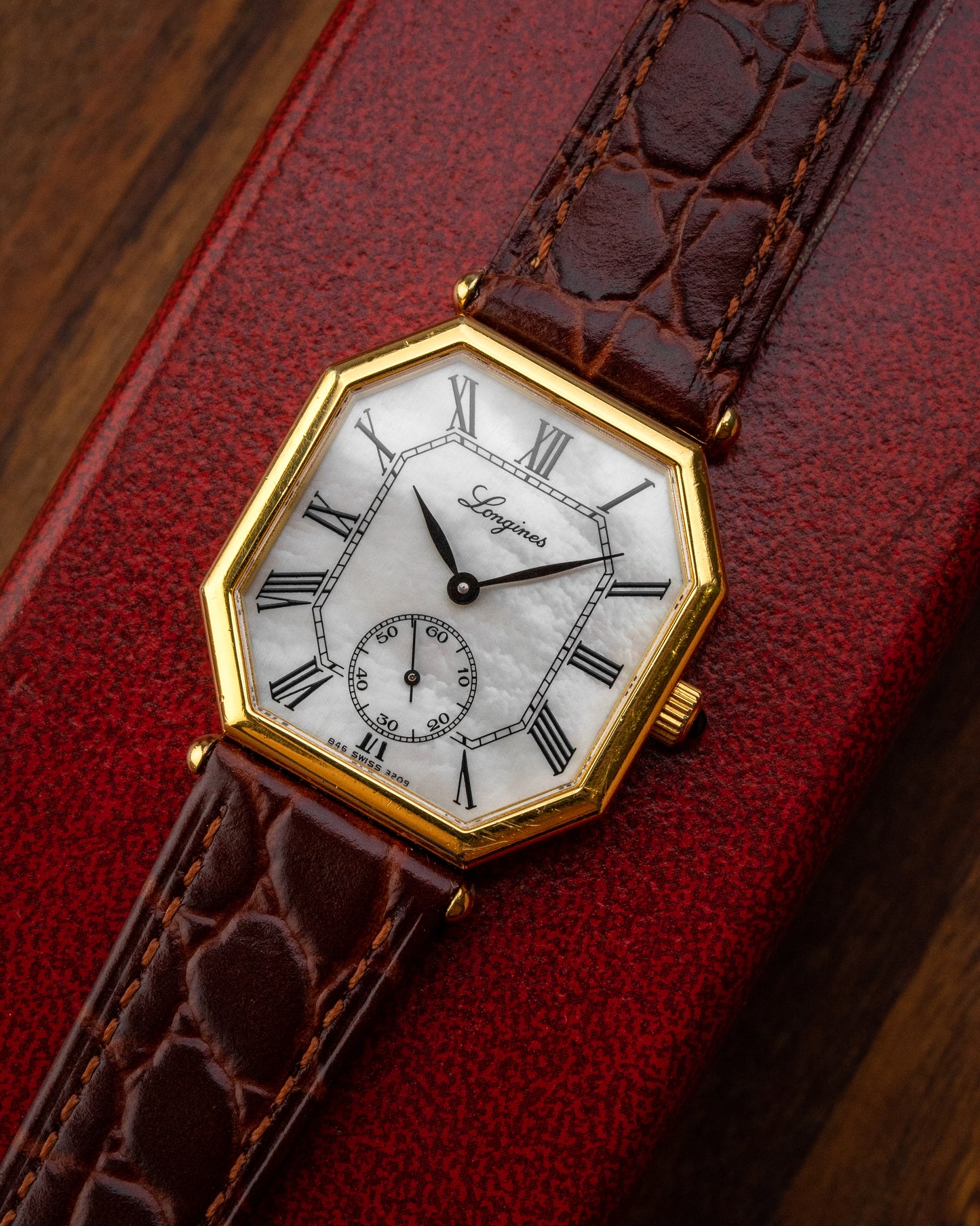 Longines Octagonal 'Mother-of-Pearl' dial Gold Ref. 3209 (Cal. 846.4)