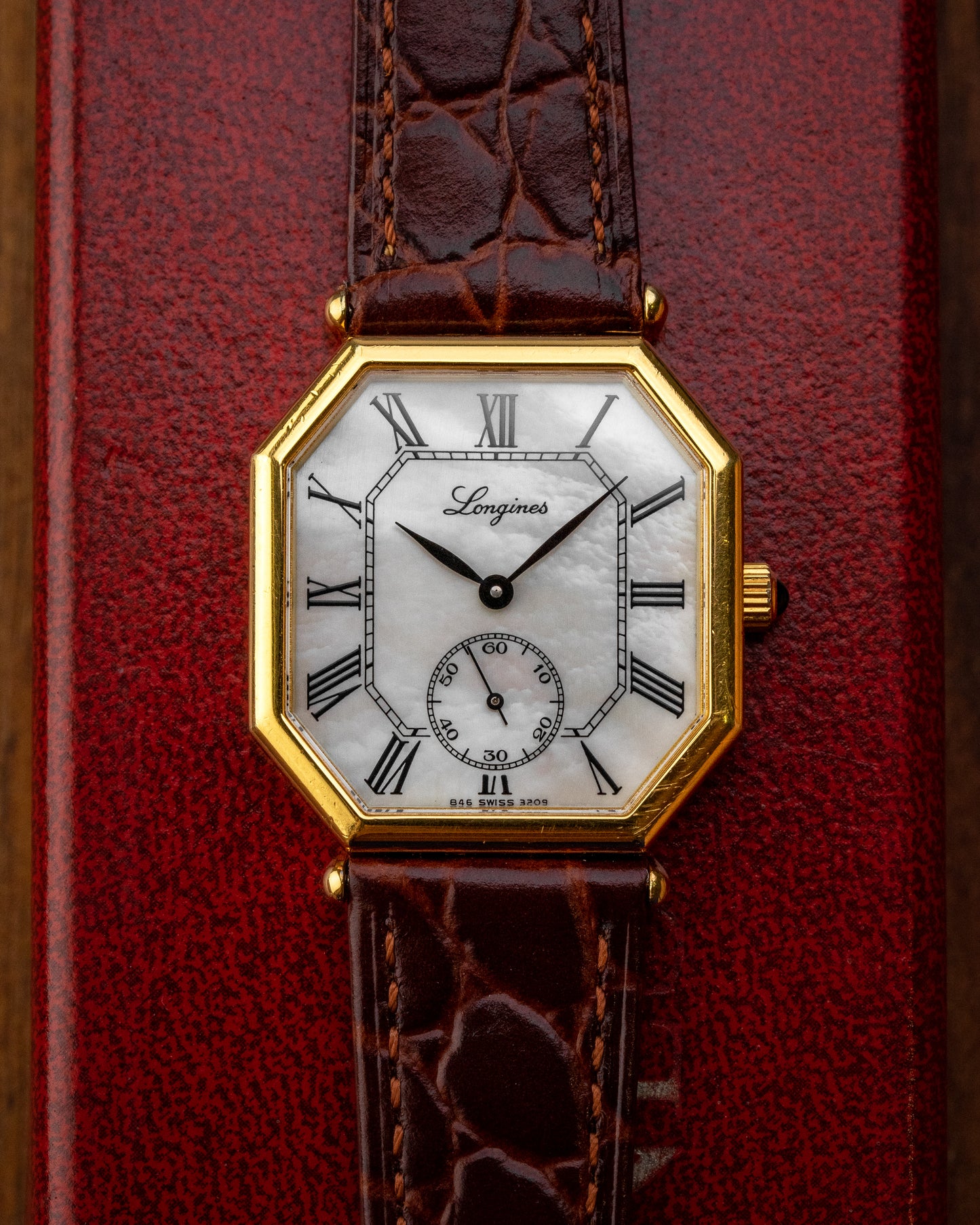 Longines Octagonal 'Mother-of-Pearl' dial Gold Ref. 3209 (Cal. 846.4)
