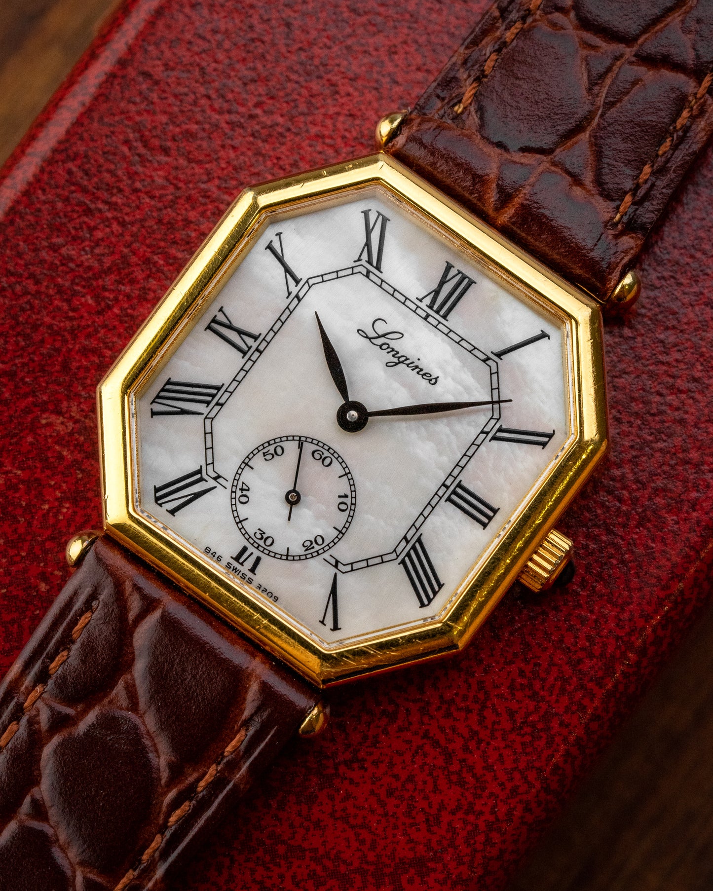 Longines Octagonal 'Mother-of-Pearl' dial Gold Ref. 3209 (Cal. 846.4)