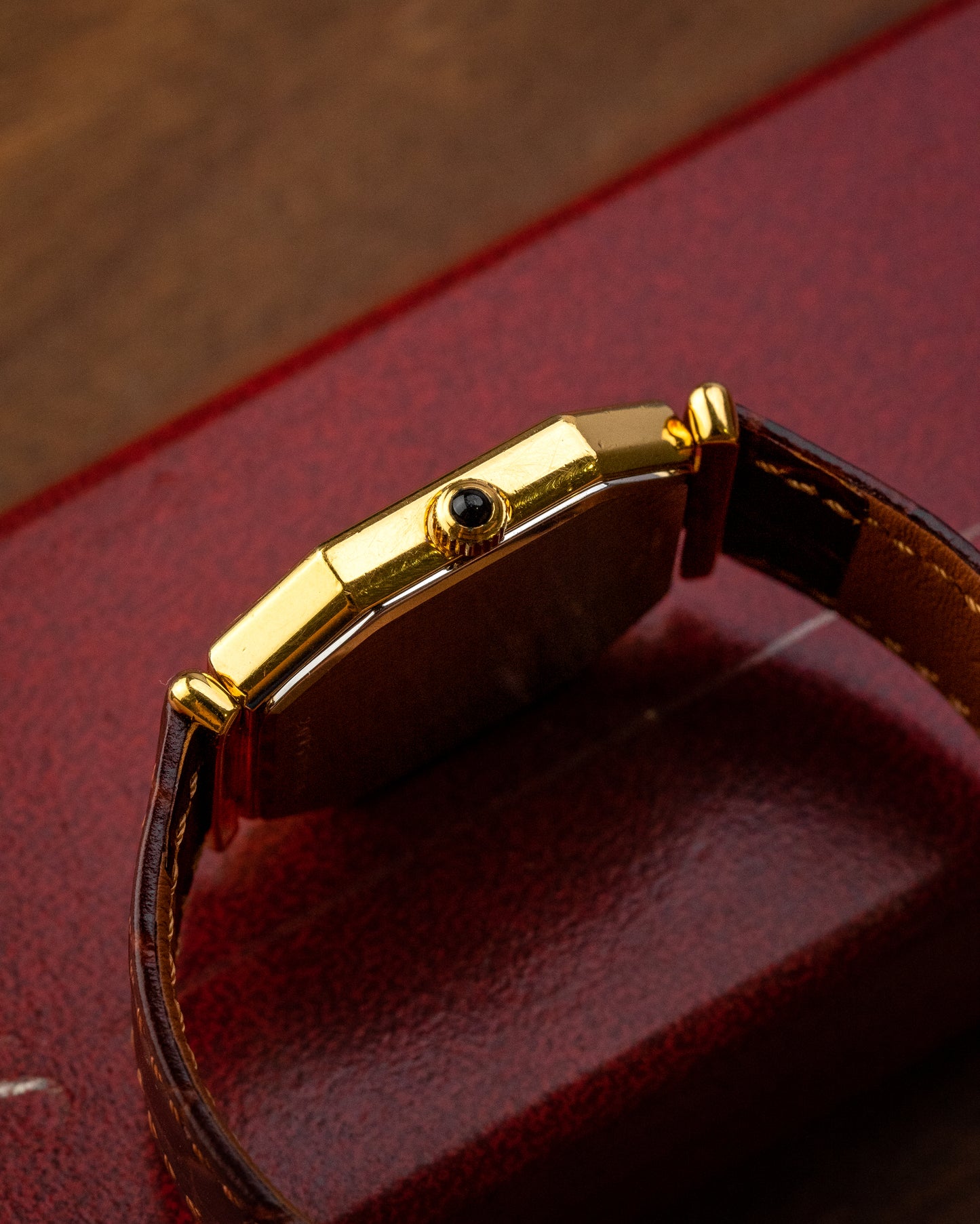 Longines Octagonal 'Mother-of-Pearl' dial Gold Ref. 3209 (Cal. 846.4)