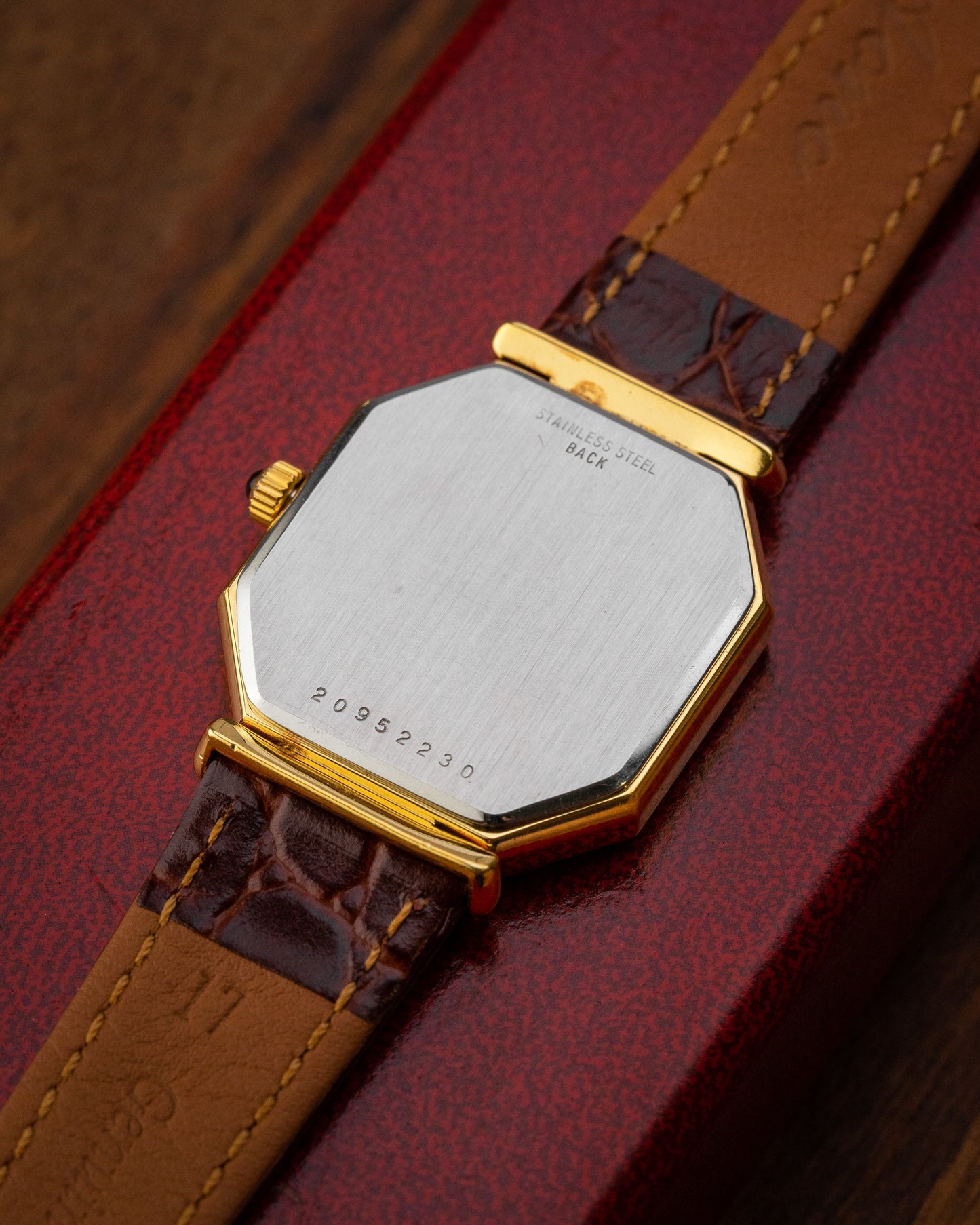 Longines Octagonal 'Mother-of-Pearl' dial Gold Ref. 3209 (Cal. 846.4)