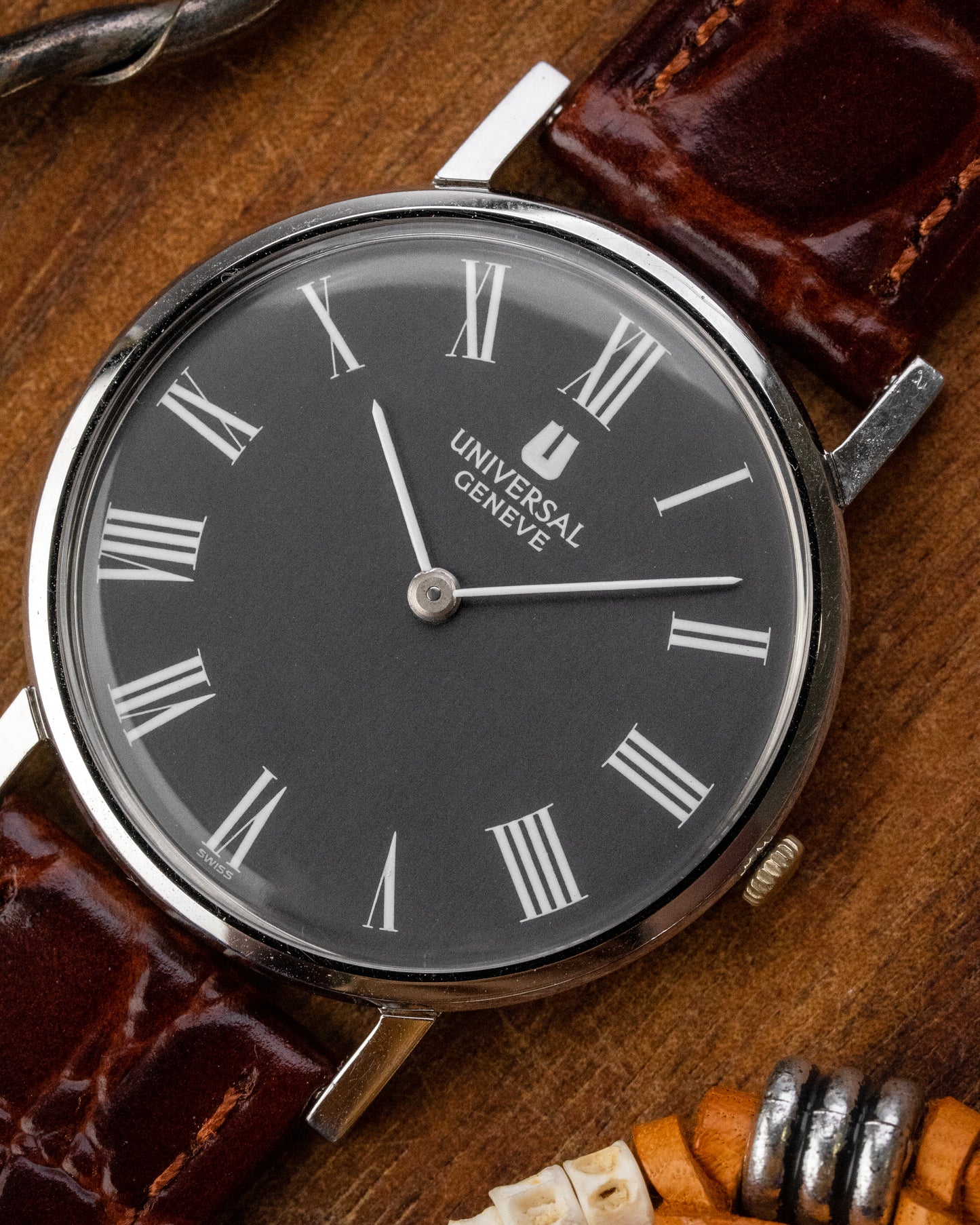 Universal Geneve "Calatrava" Grey Roman dial Ref. 842109 (Cal. 1-42)