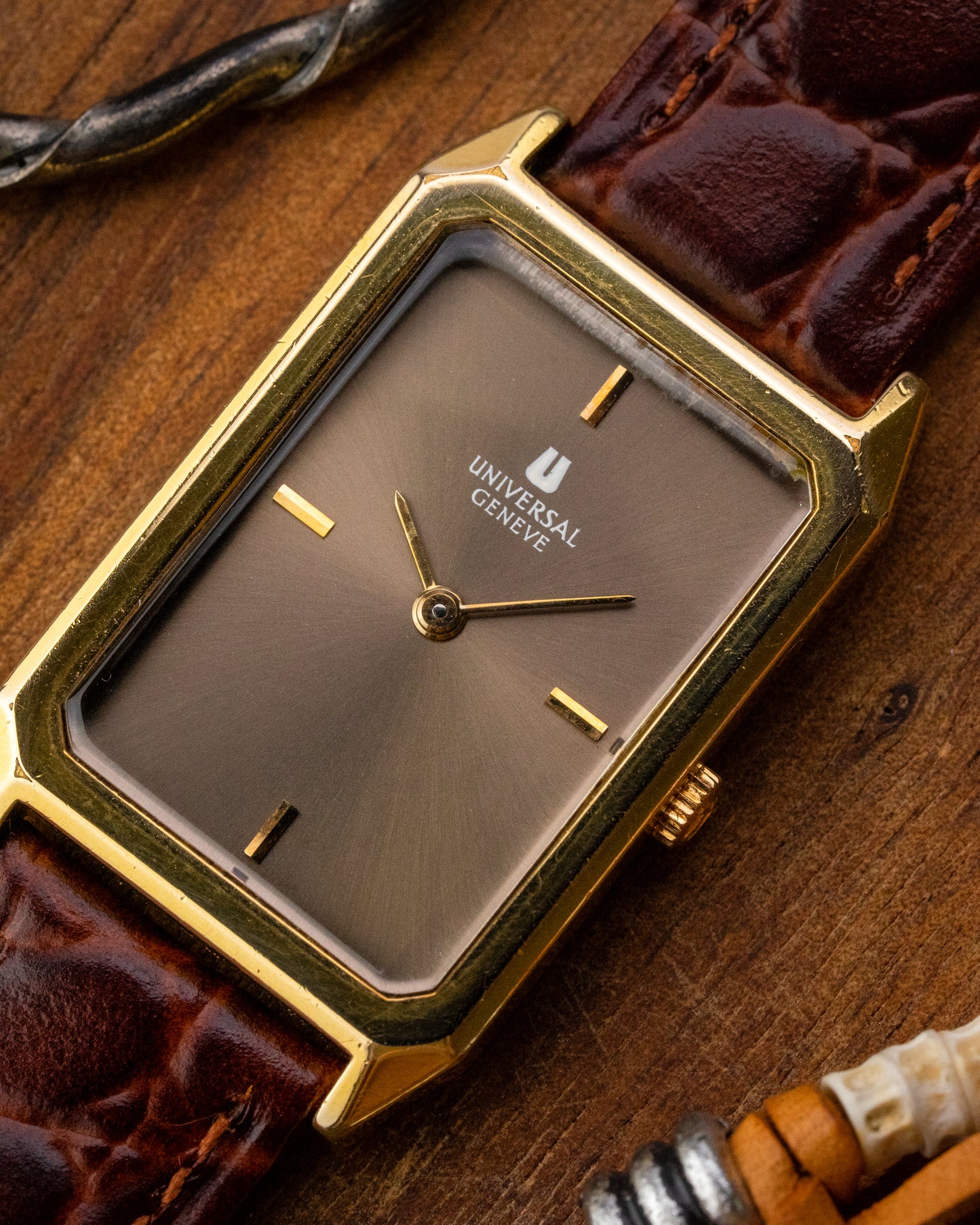 Universal Geneve Rectangular Bronze Sunburst dial Gold Ref. 542128 (Cal. 42)