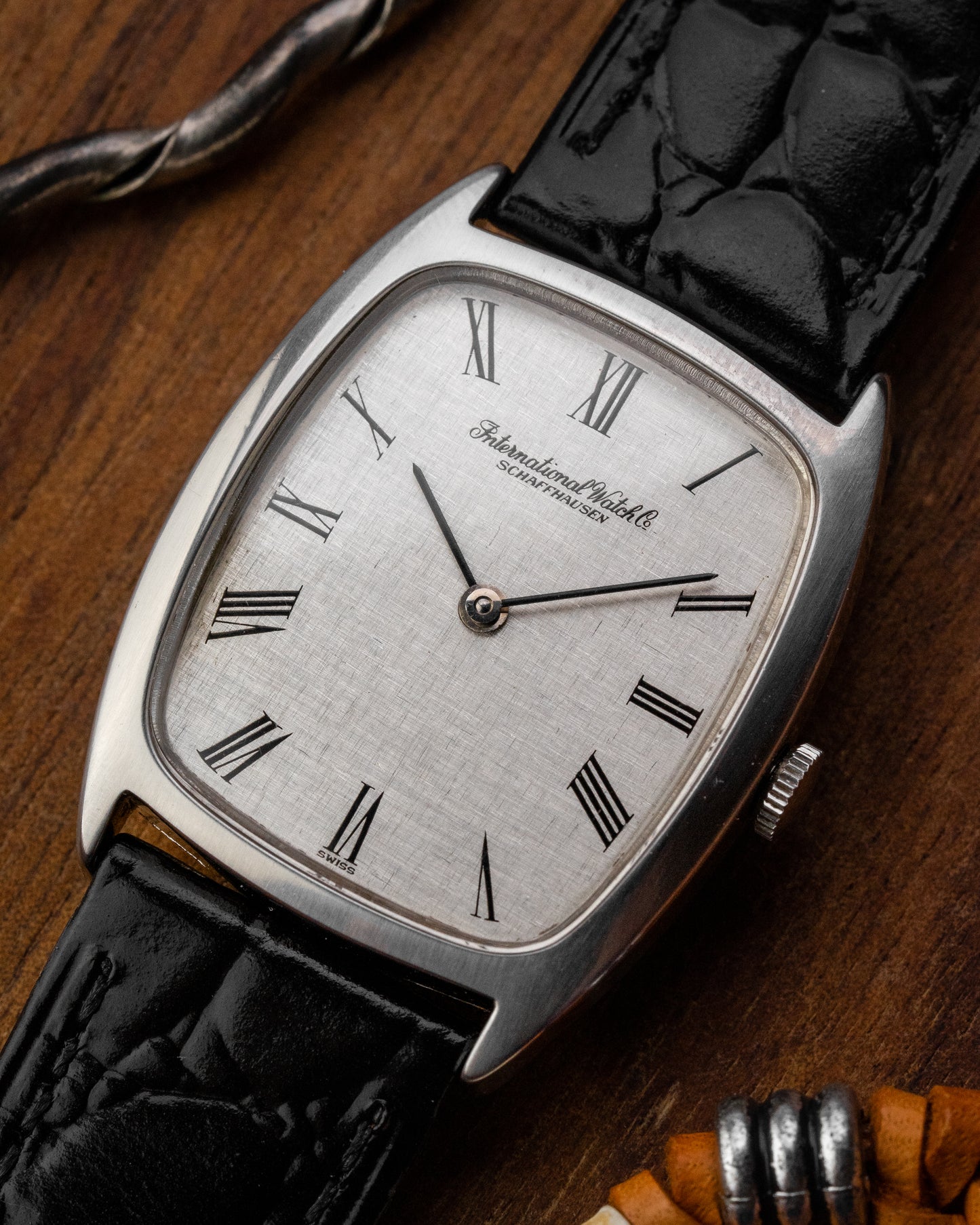 IWC Tonneau Roman Linen dial Ref. 2582 (Cal. 423)