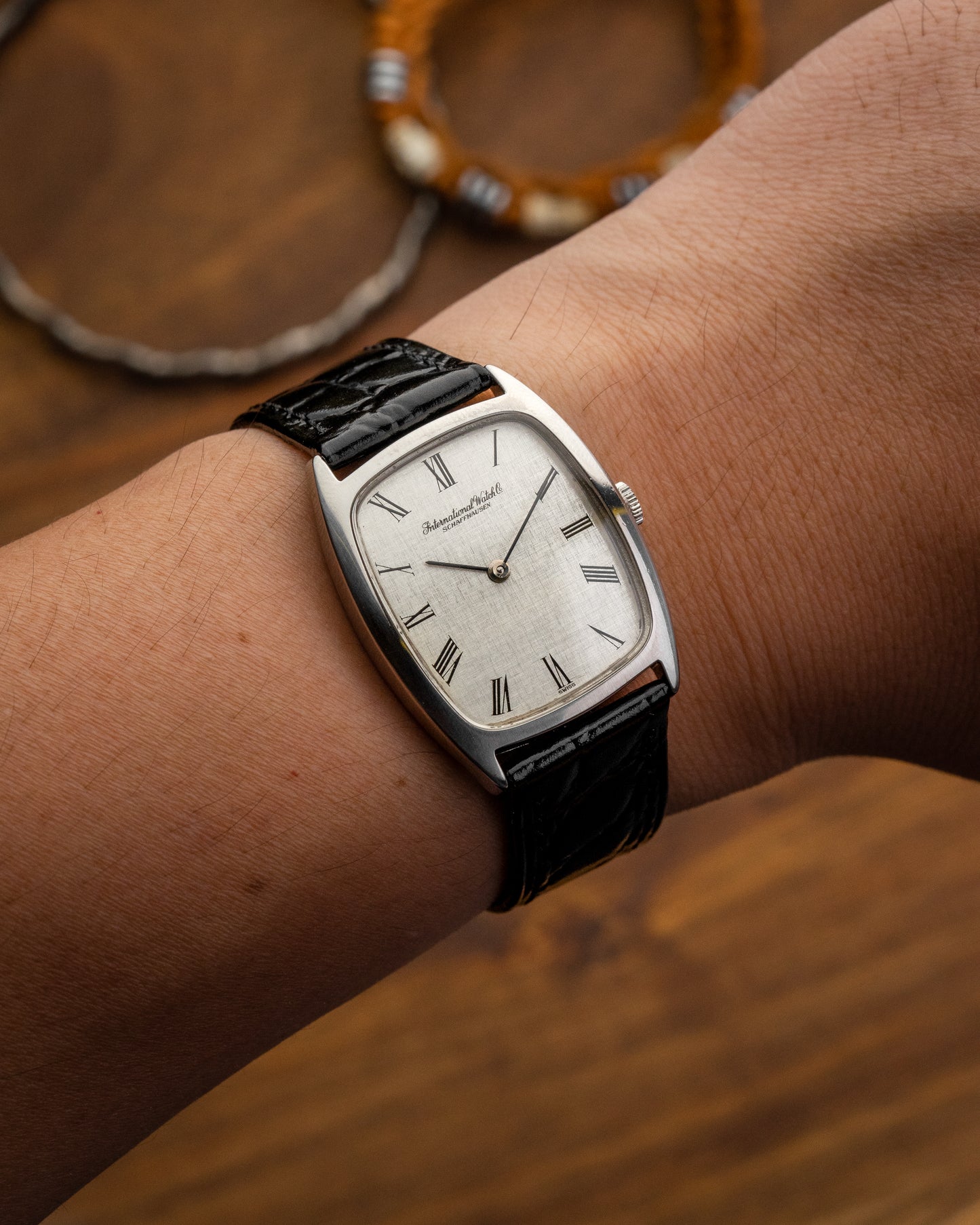 IWC Tonneau Roman Linen dial Ref. 2582 (Cal. 423)