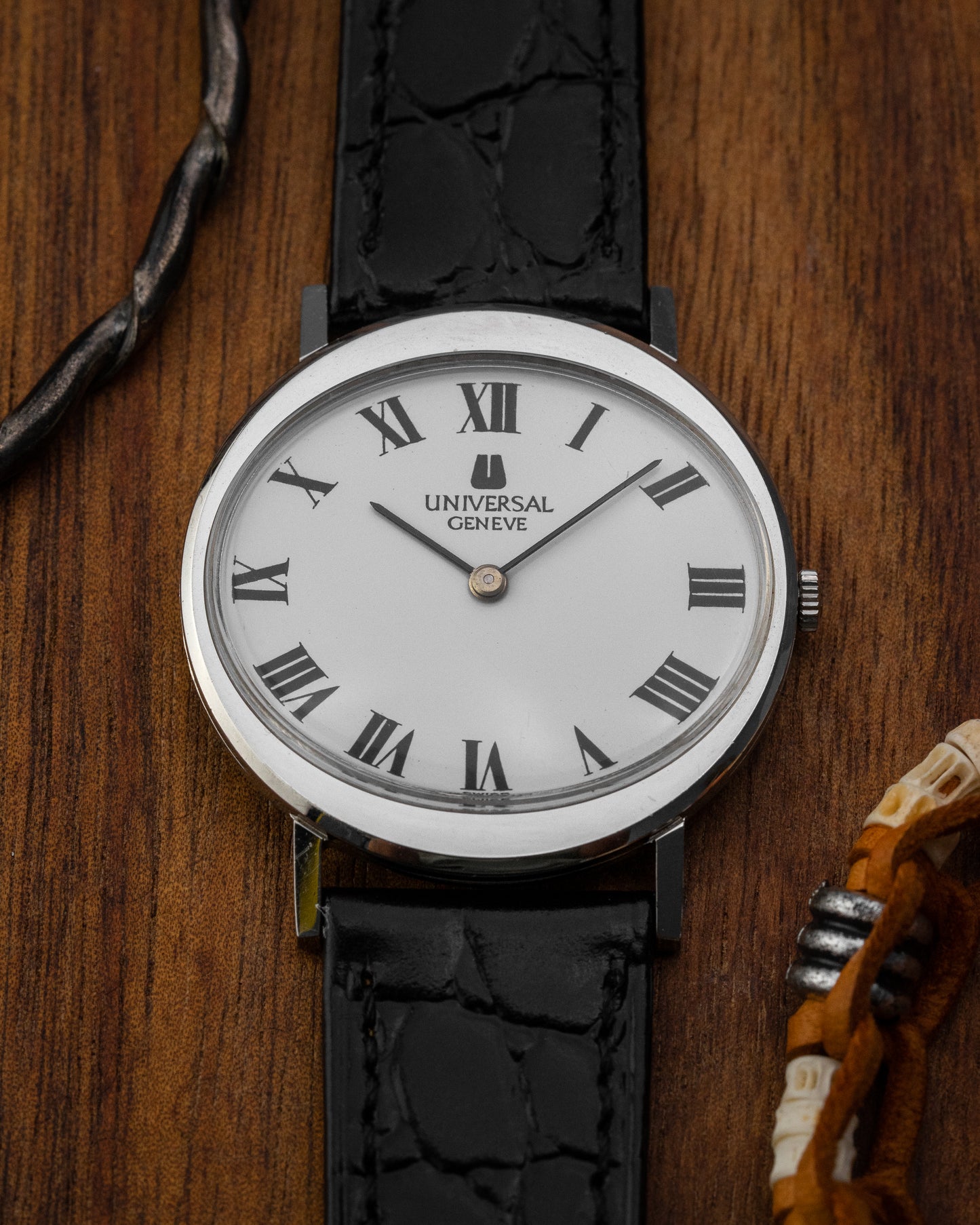 Universal Geneve Oval Roman dial Ref. 842124 (Cal. 1-42)